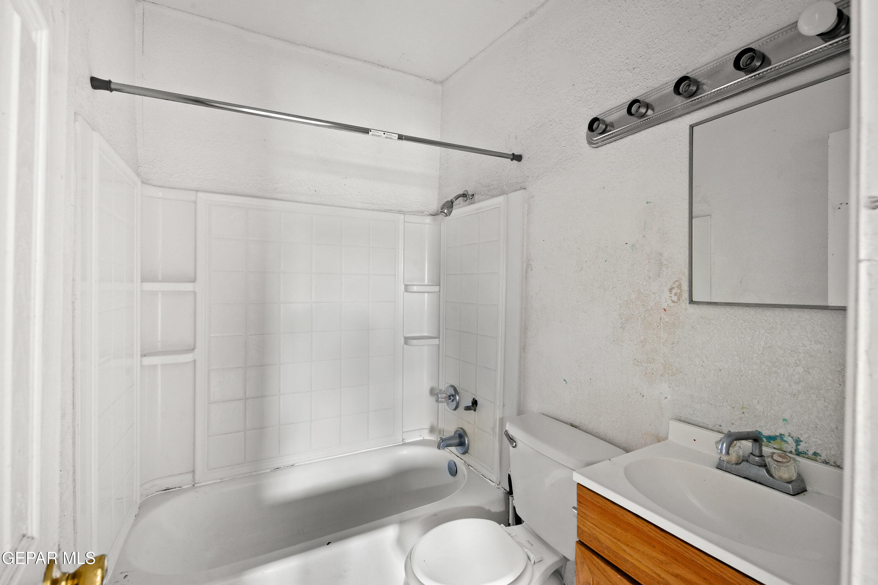 3315 E MISSOURI Avenue