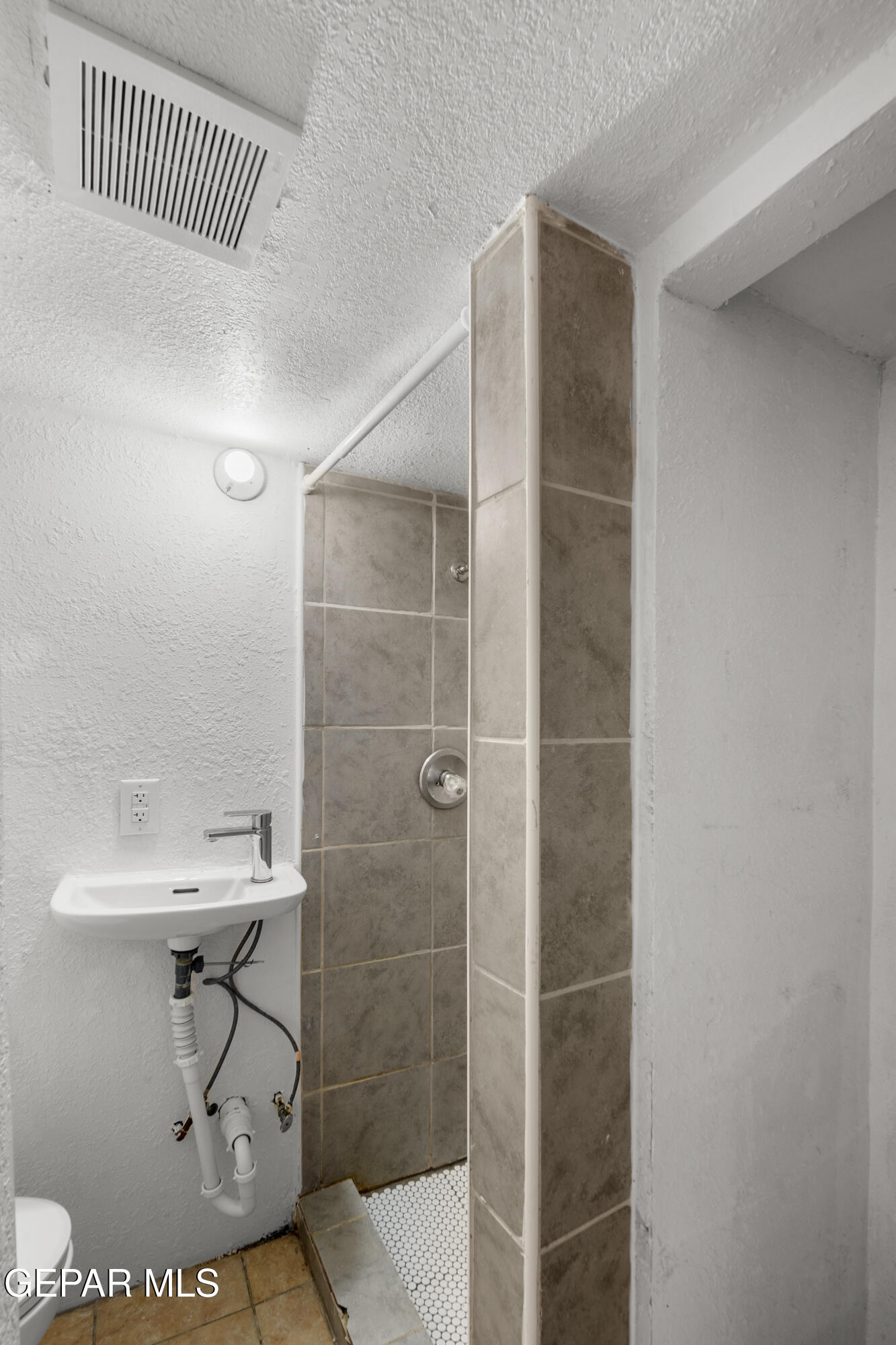 3315 E MISSOURI Avenue