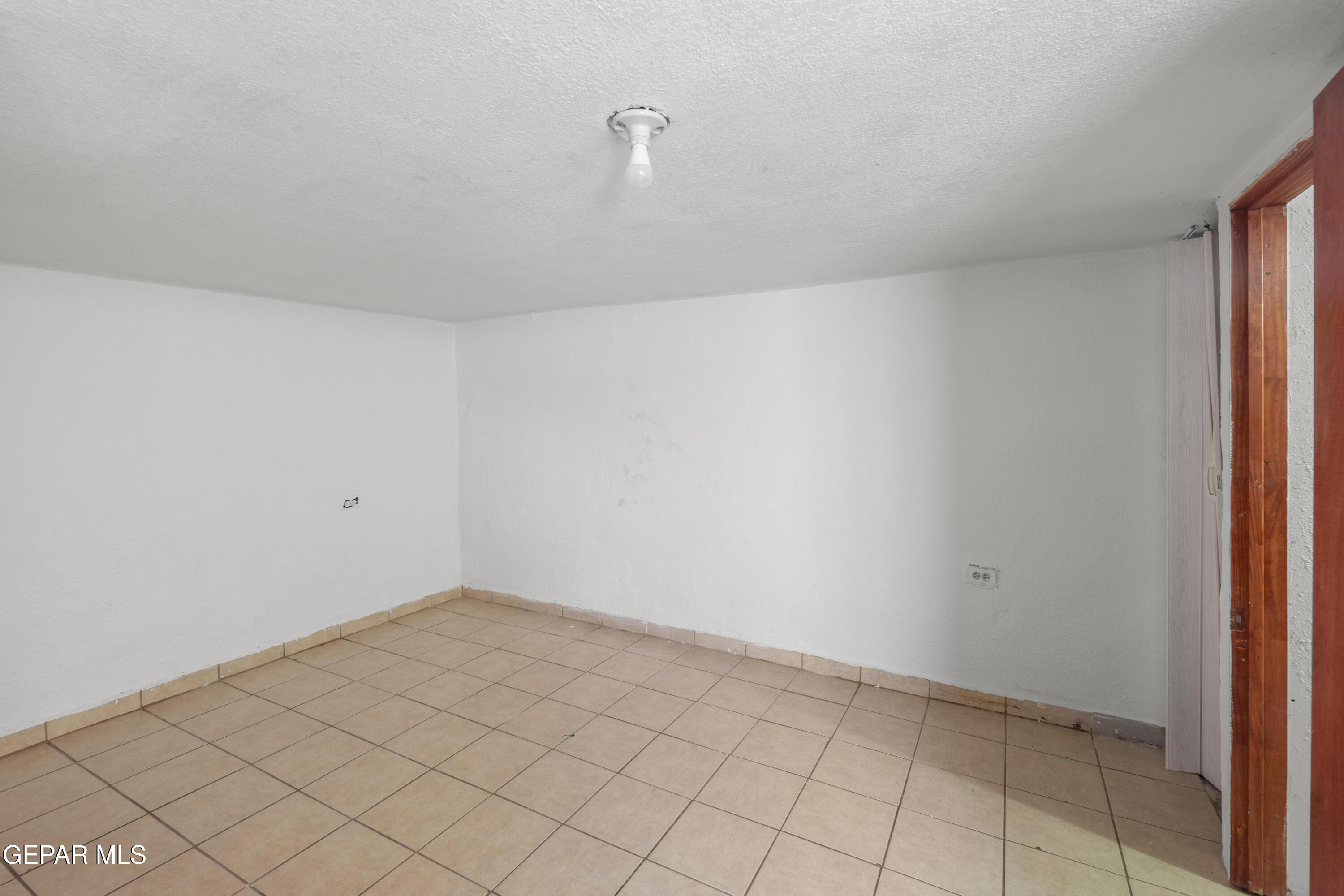 3315 E MISSOURI Avenue