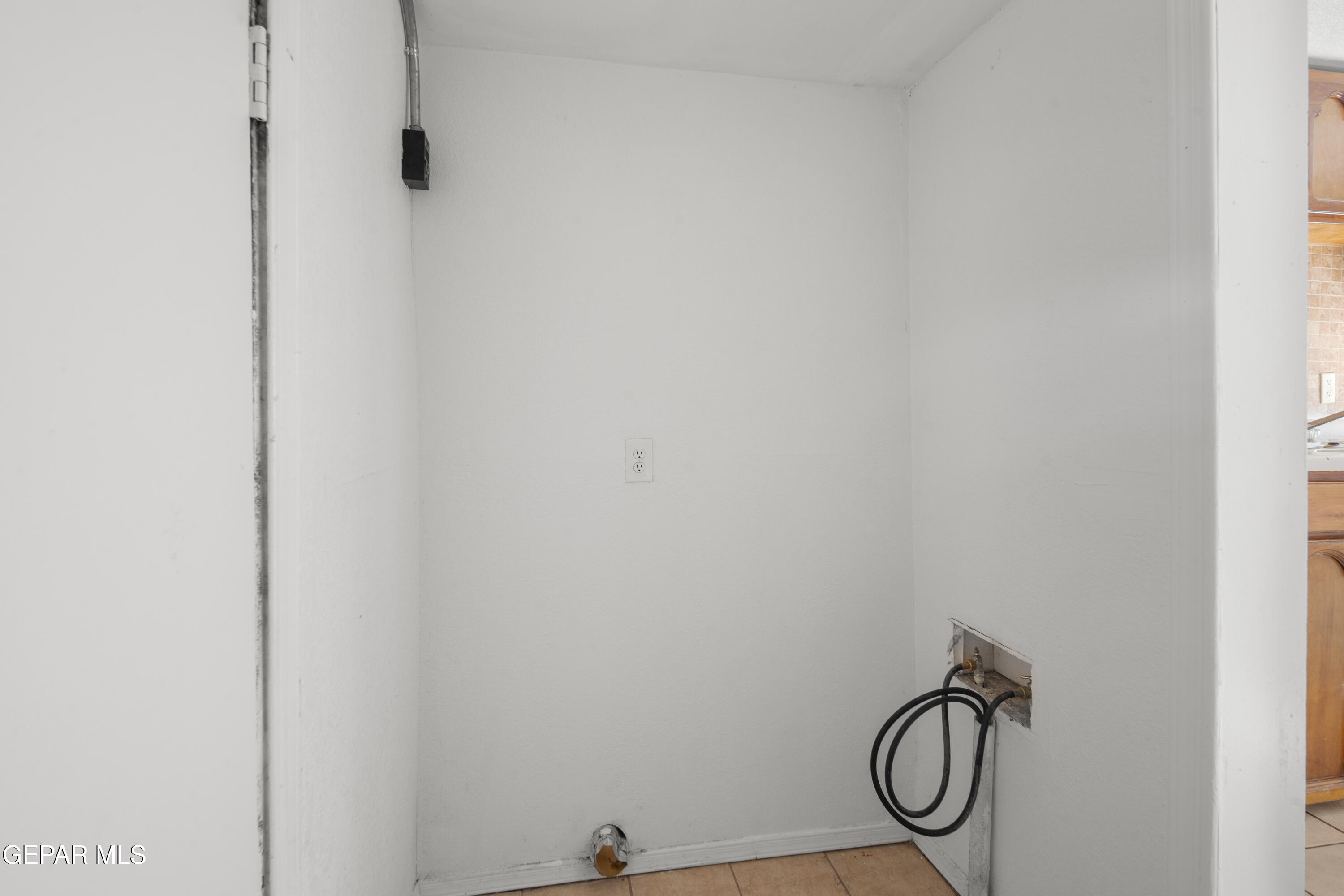 3315 E MISSOURI Avenue