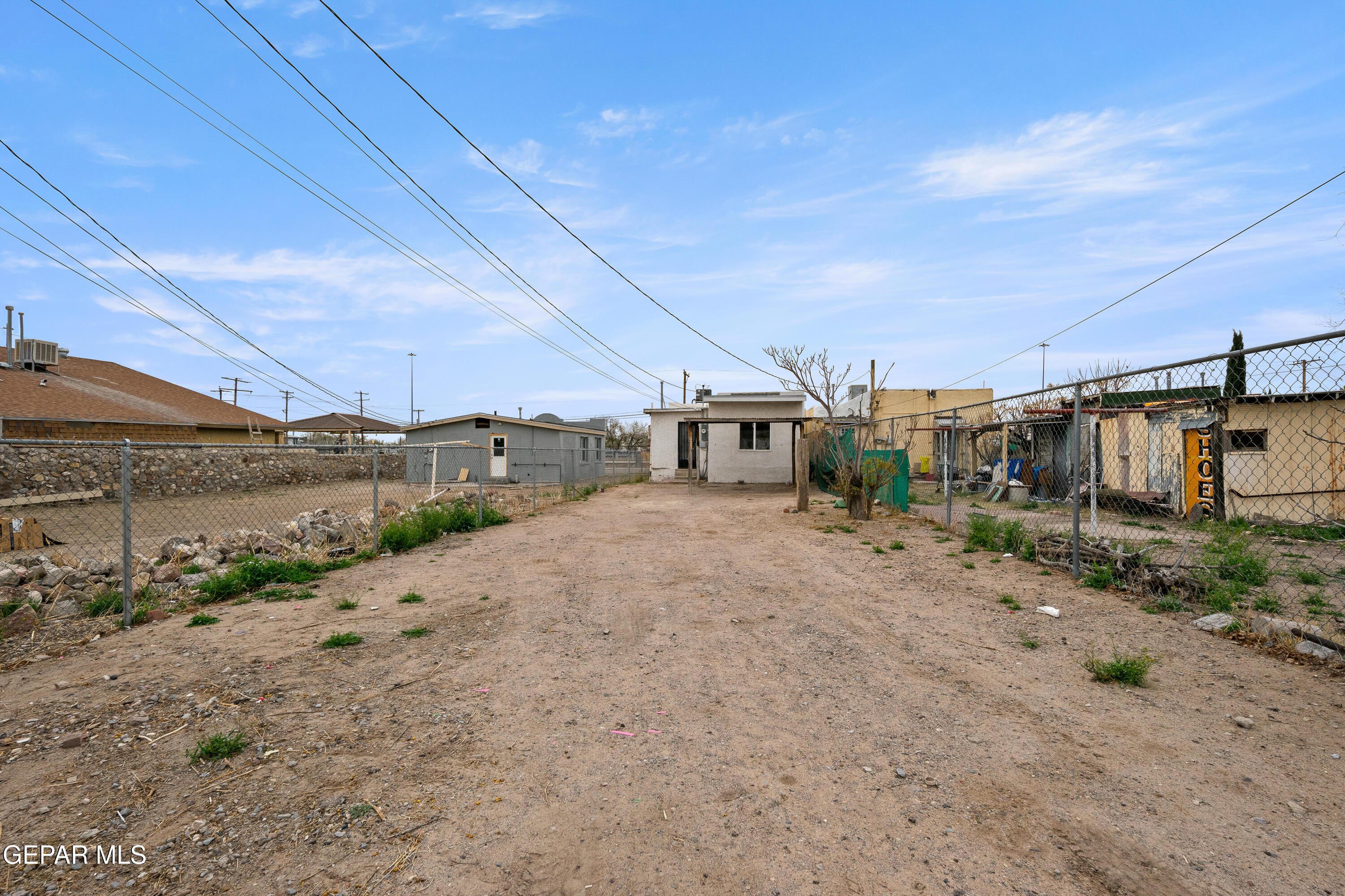 3315 E MISSOURI Avenue