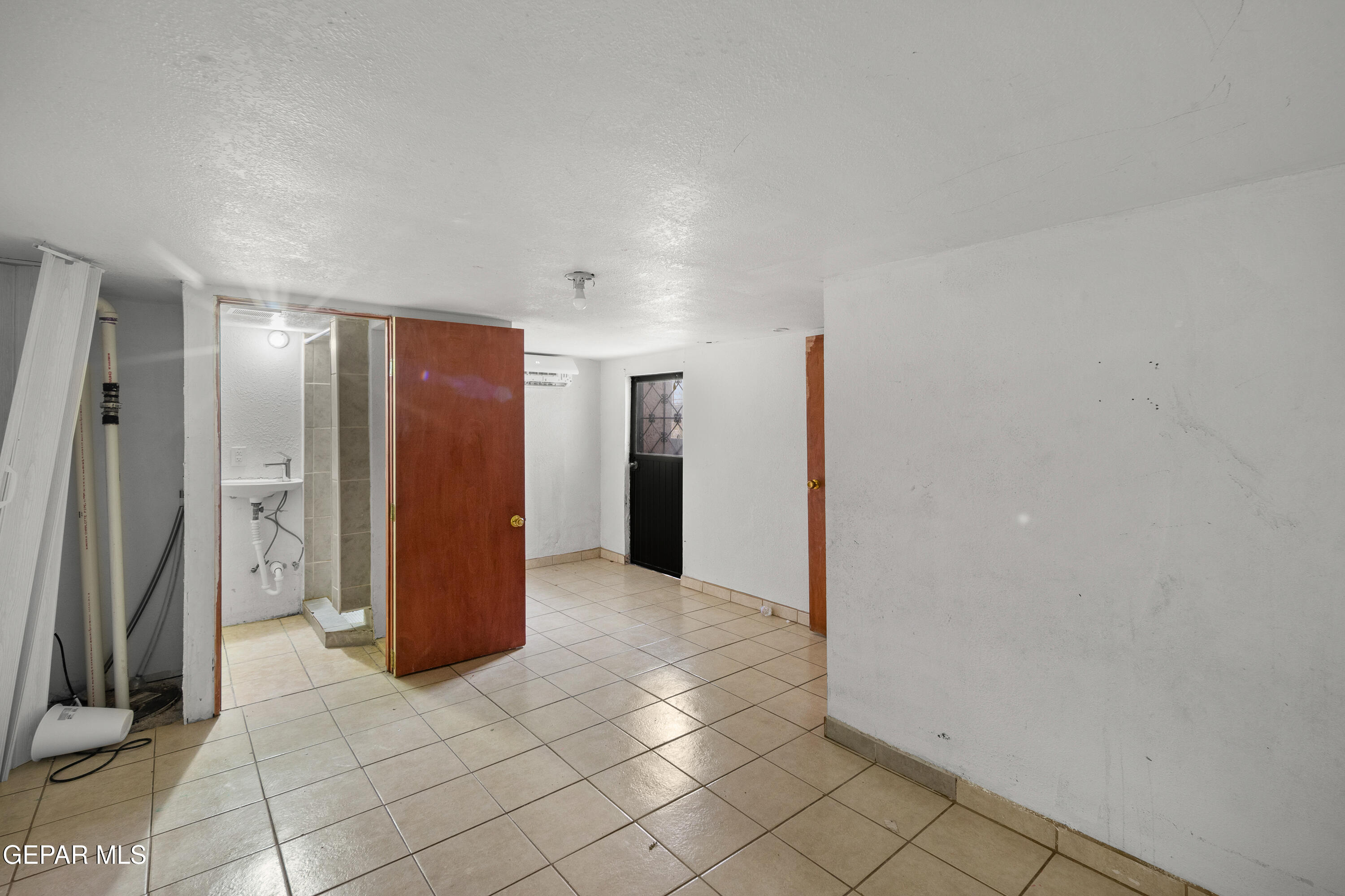 3315 E MISSOURI Avenue