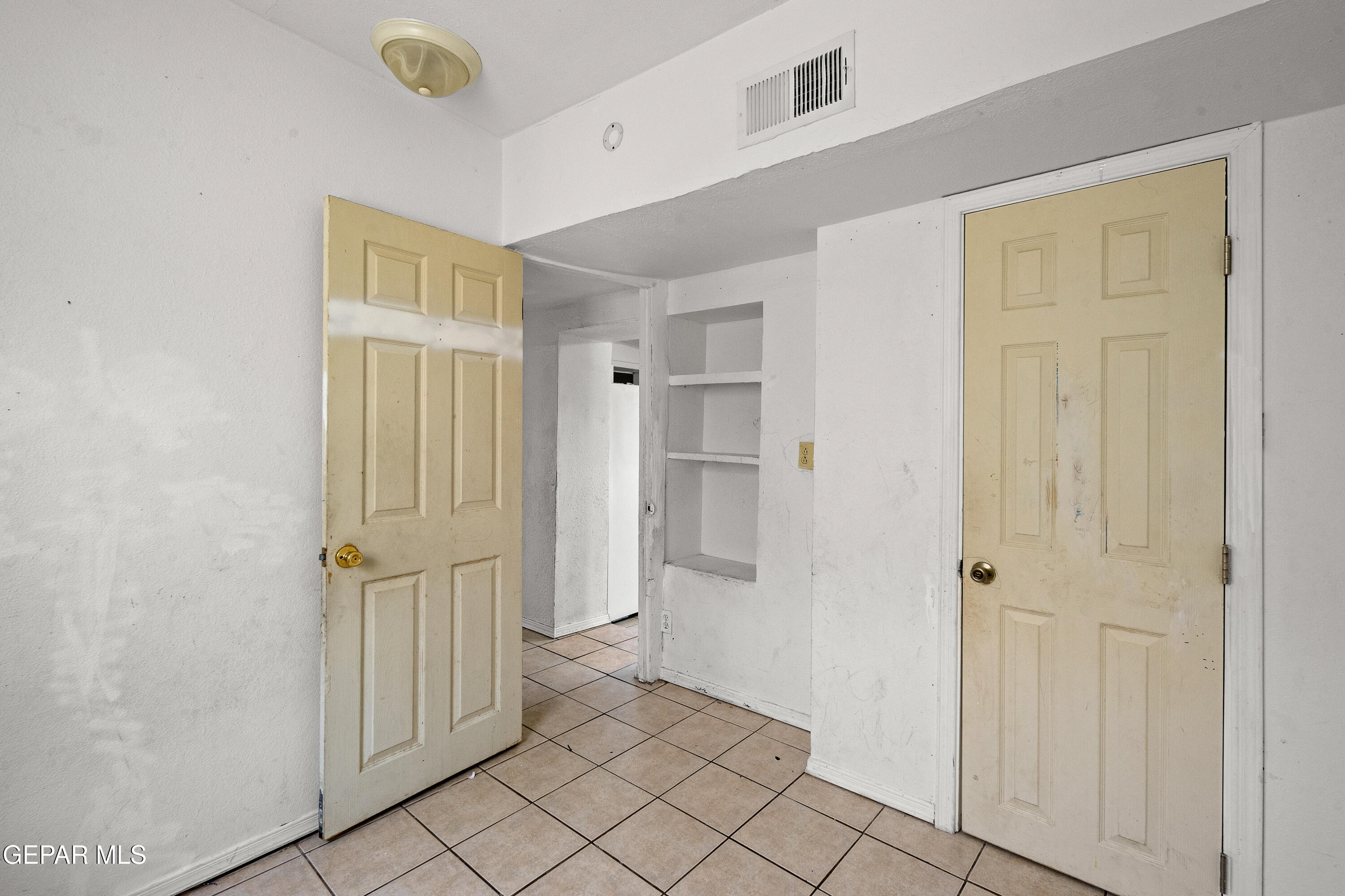 3315 E MISSOURI Avenue