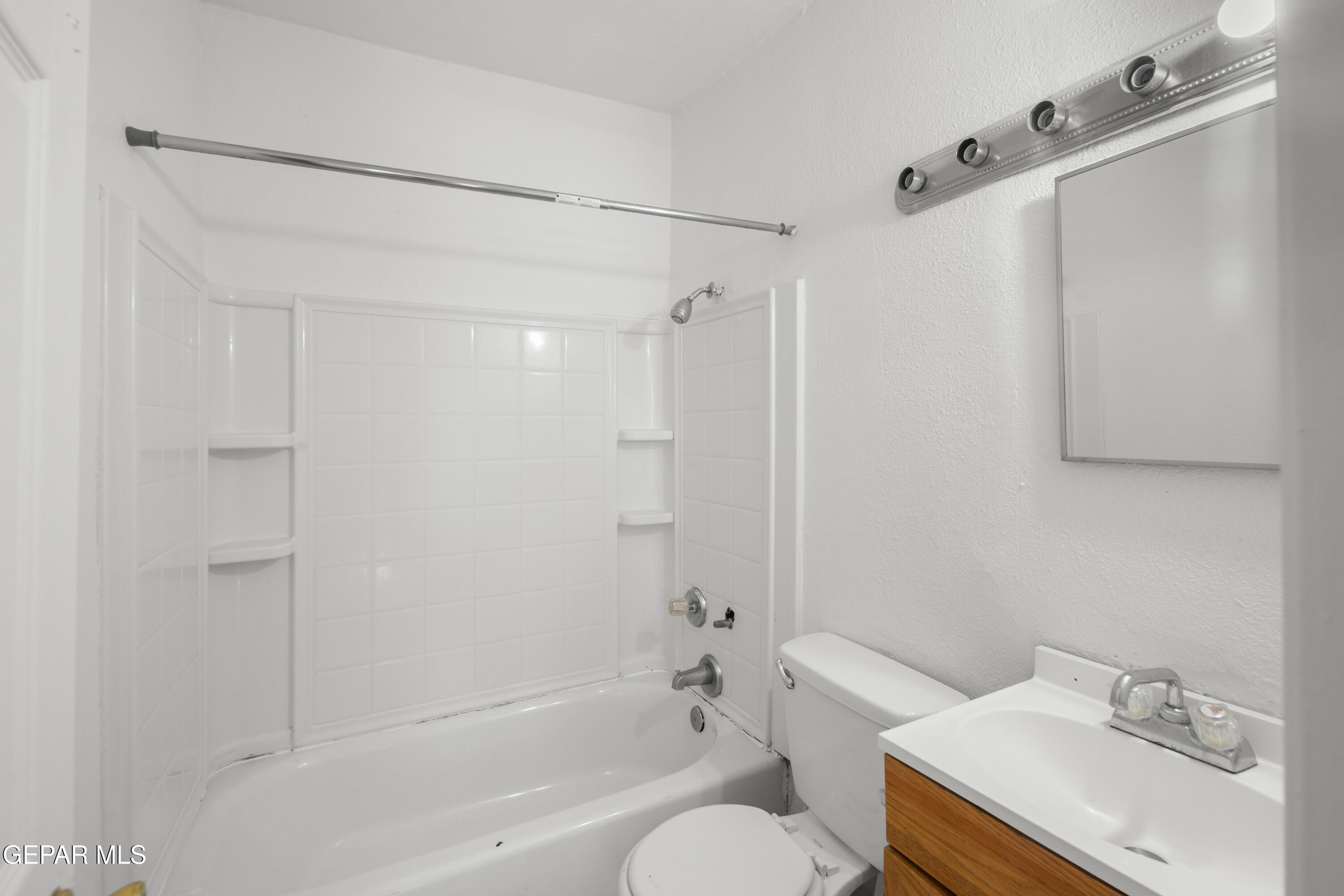 3315 E MISSOURI Avenue