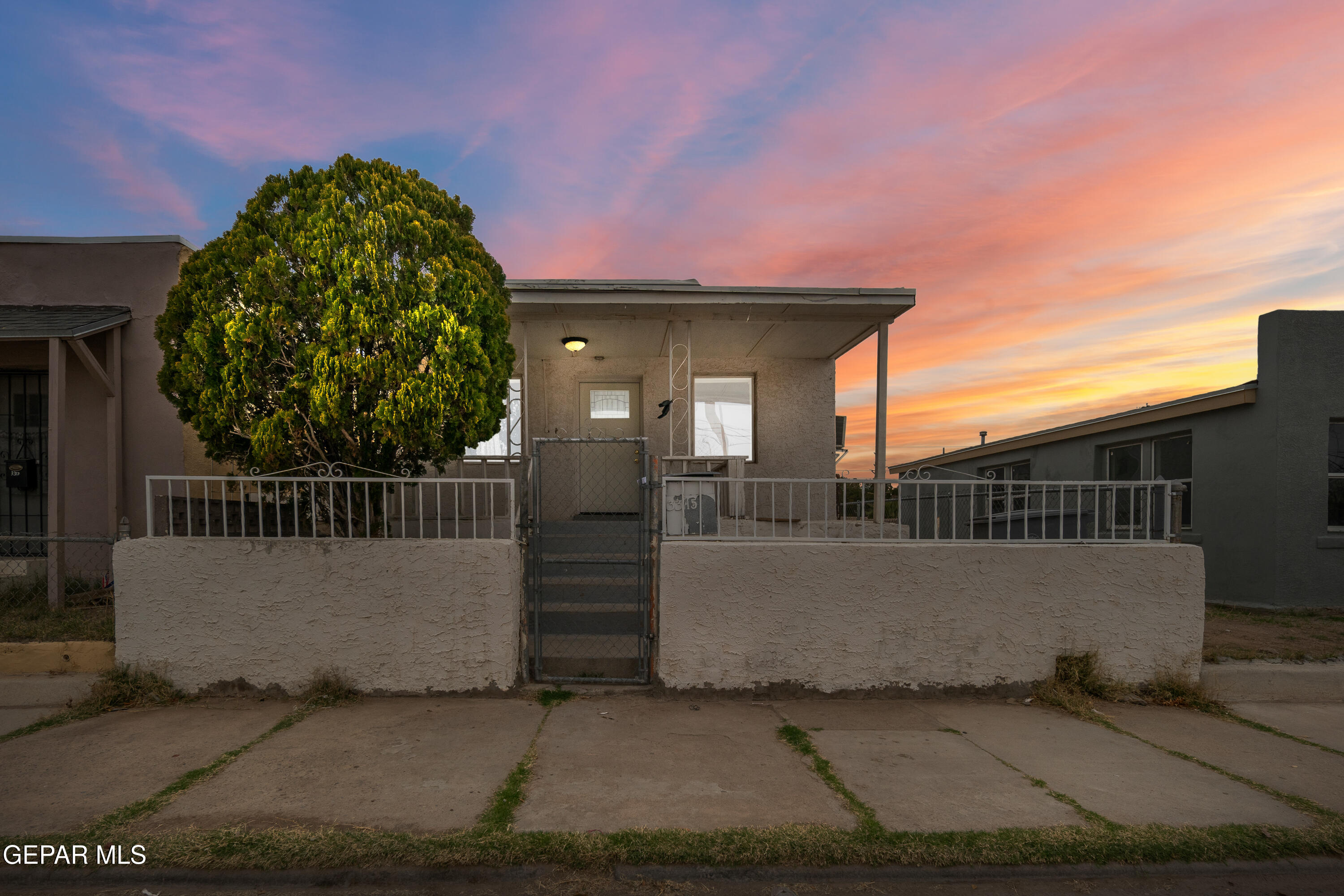 3315 E MISSOURI Avenue