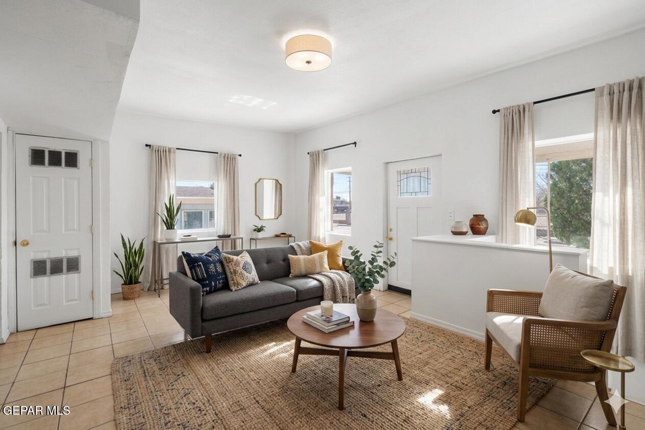 3315 E MISSOURI Avenue