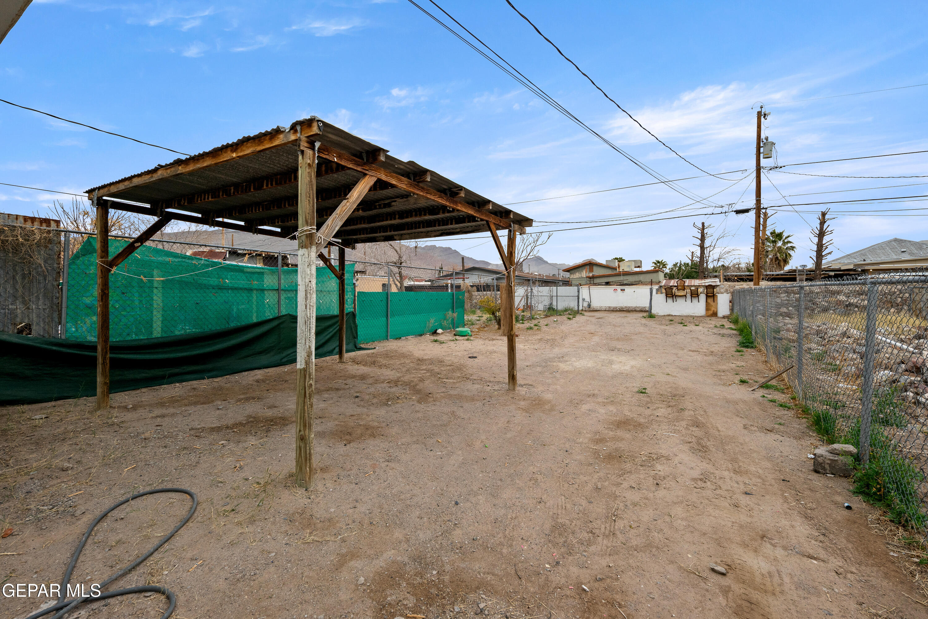 3315 E MISSOURI Avenue