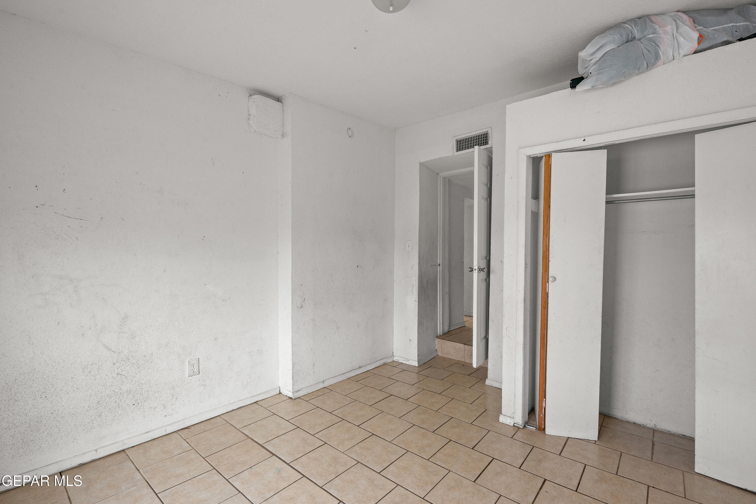 3315 E MISSOURI Avenue