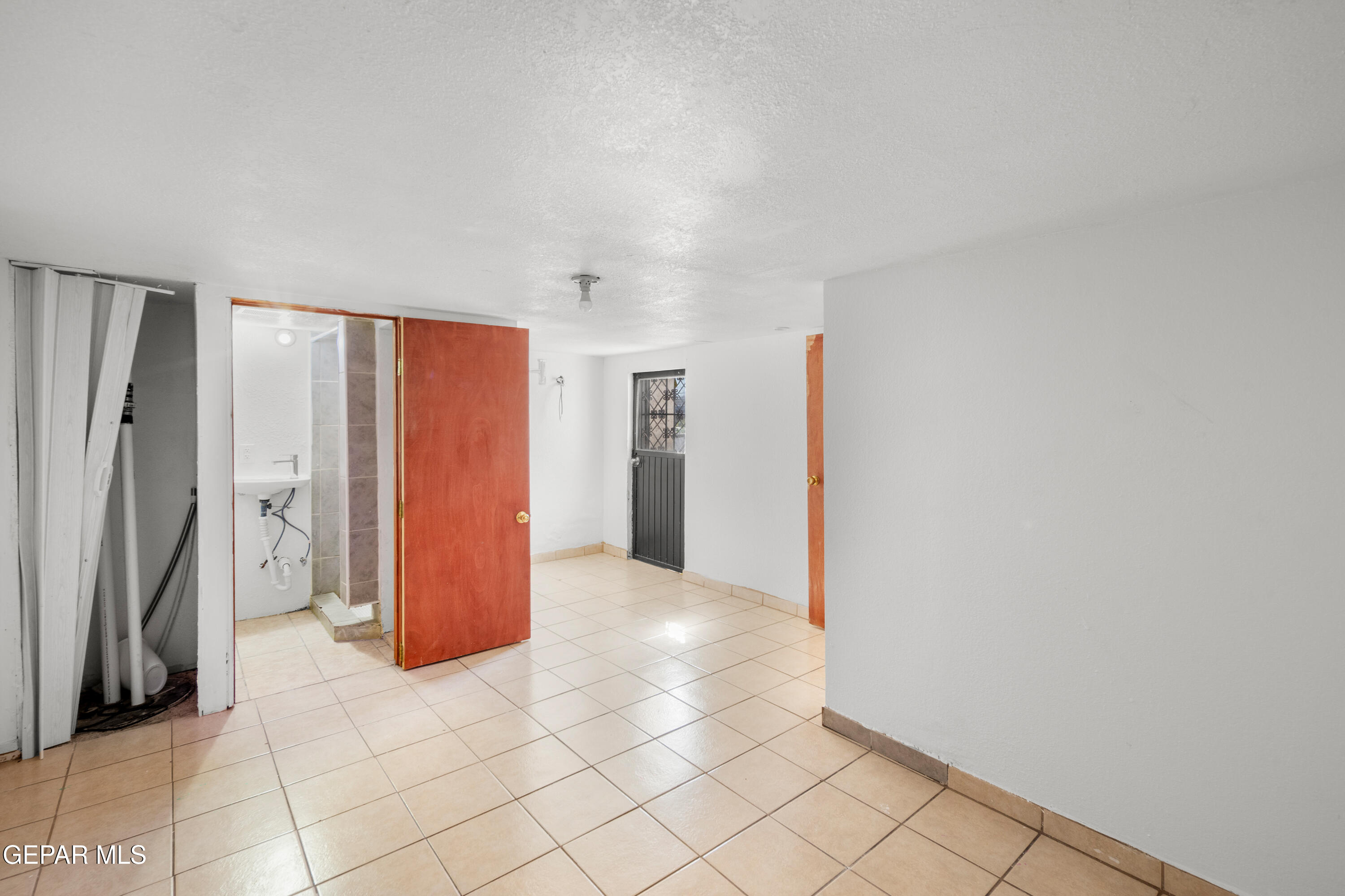 3315 E MISSOURI Avenue