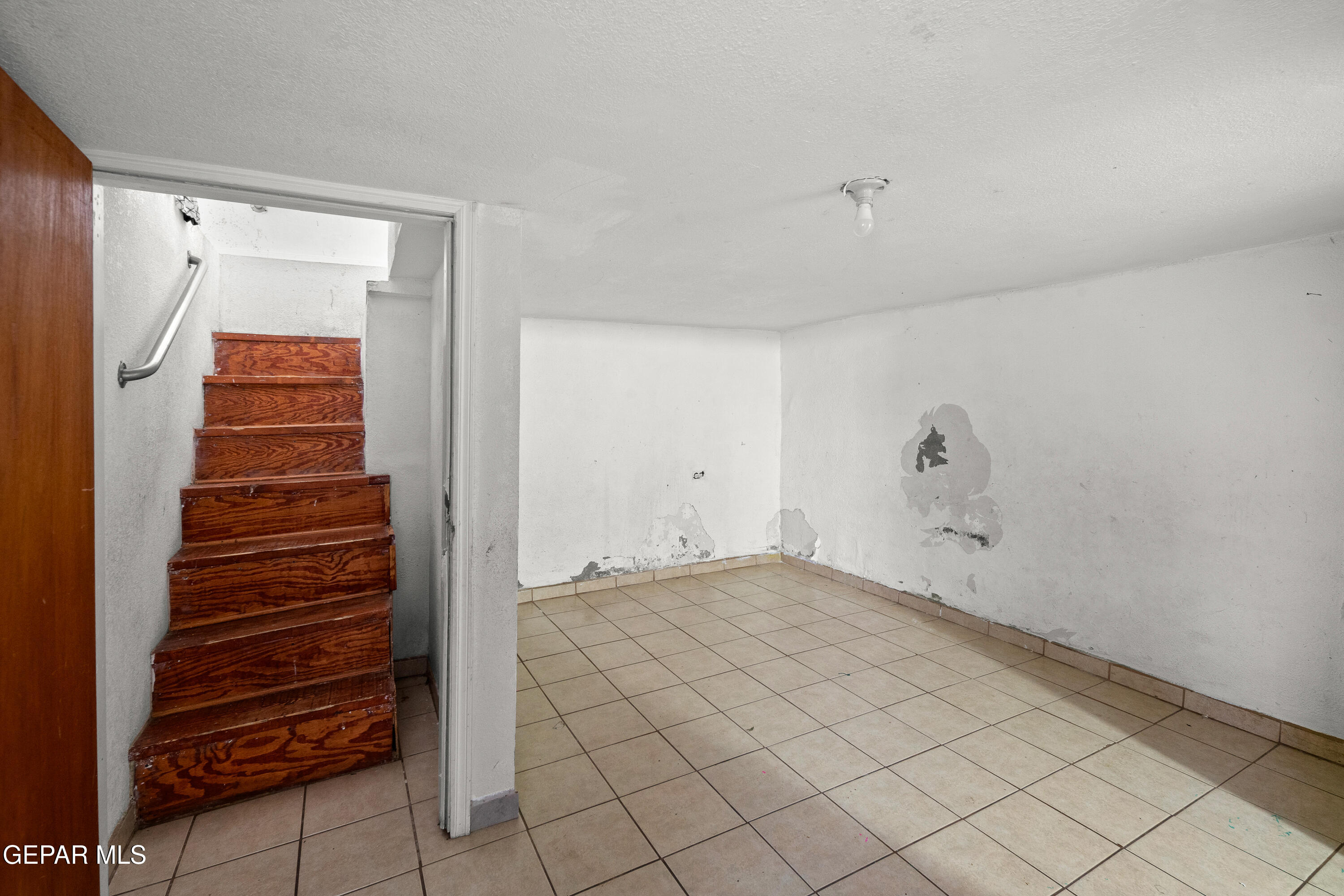 3315 E MISSOURI Avenue