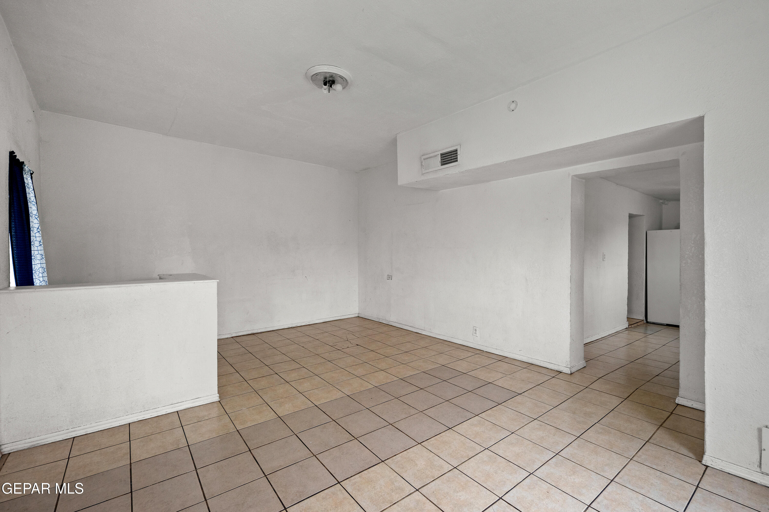 3315 E MISSOURI Avenue