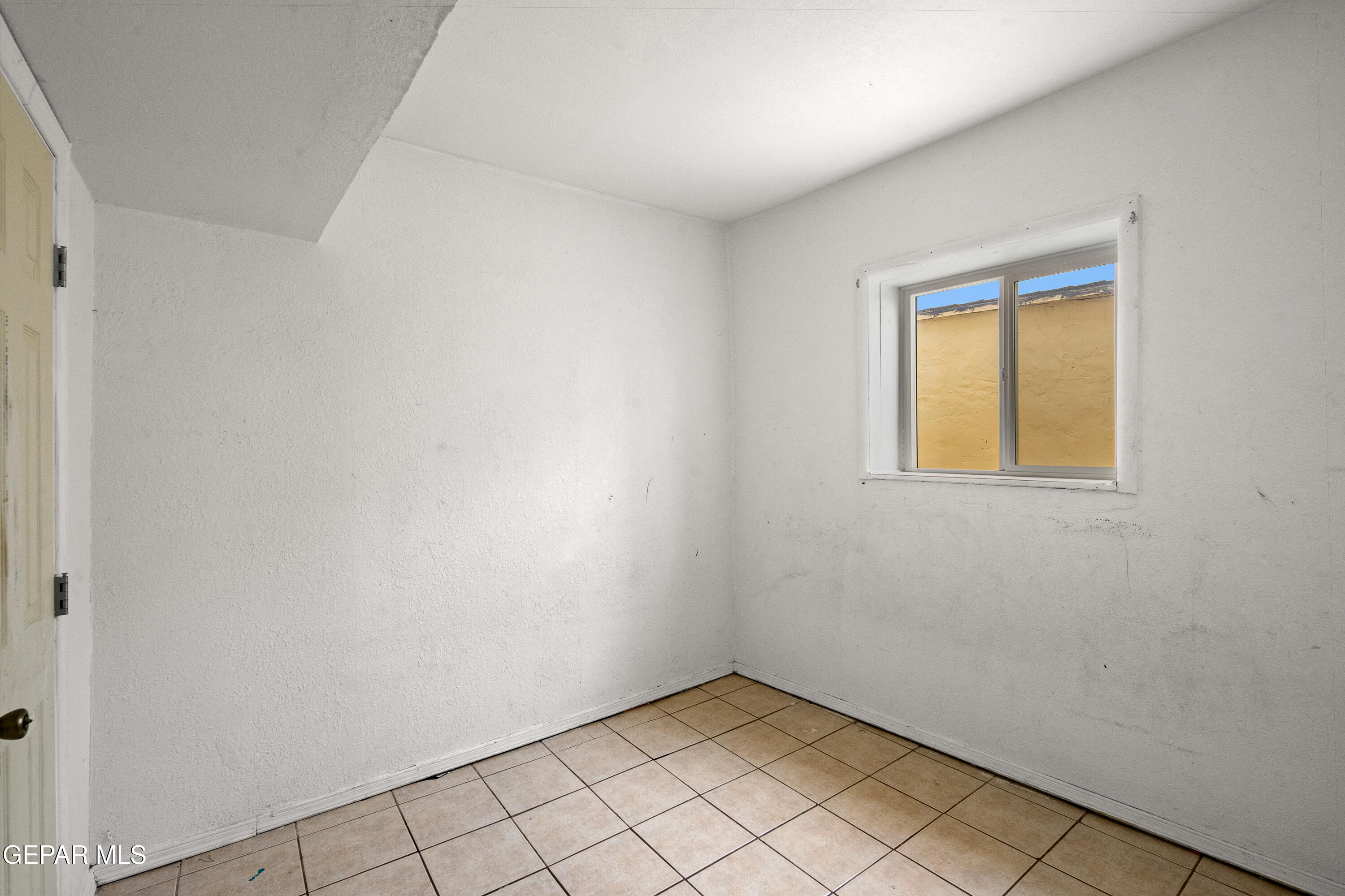 3315 E MISSOURI Avenue