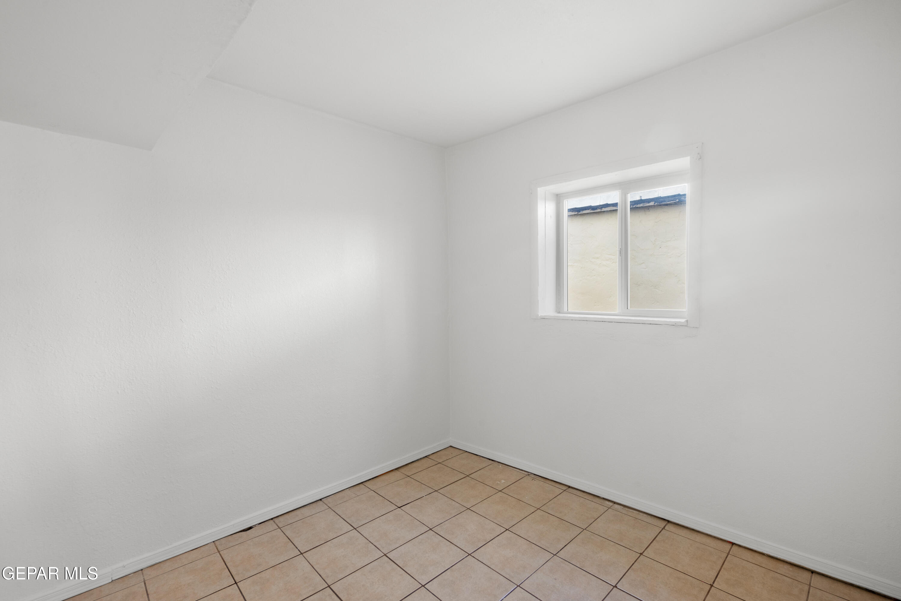 3315 E MISSOURI Avenue