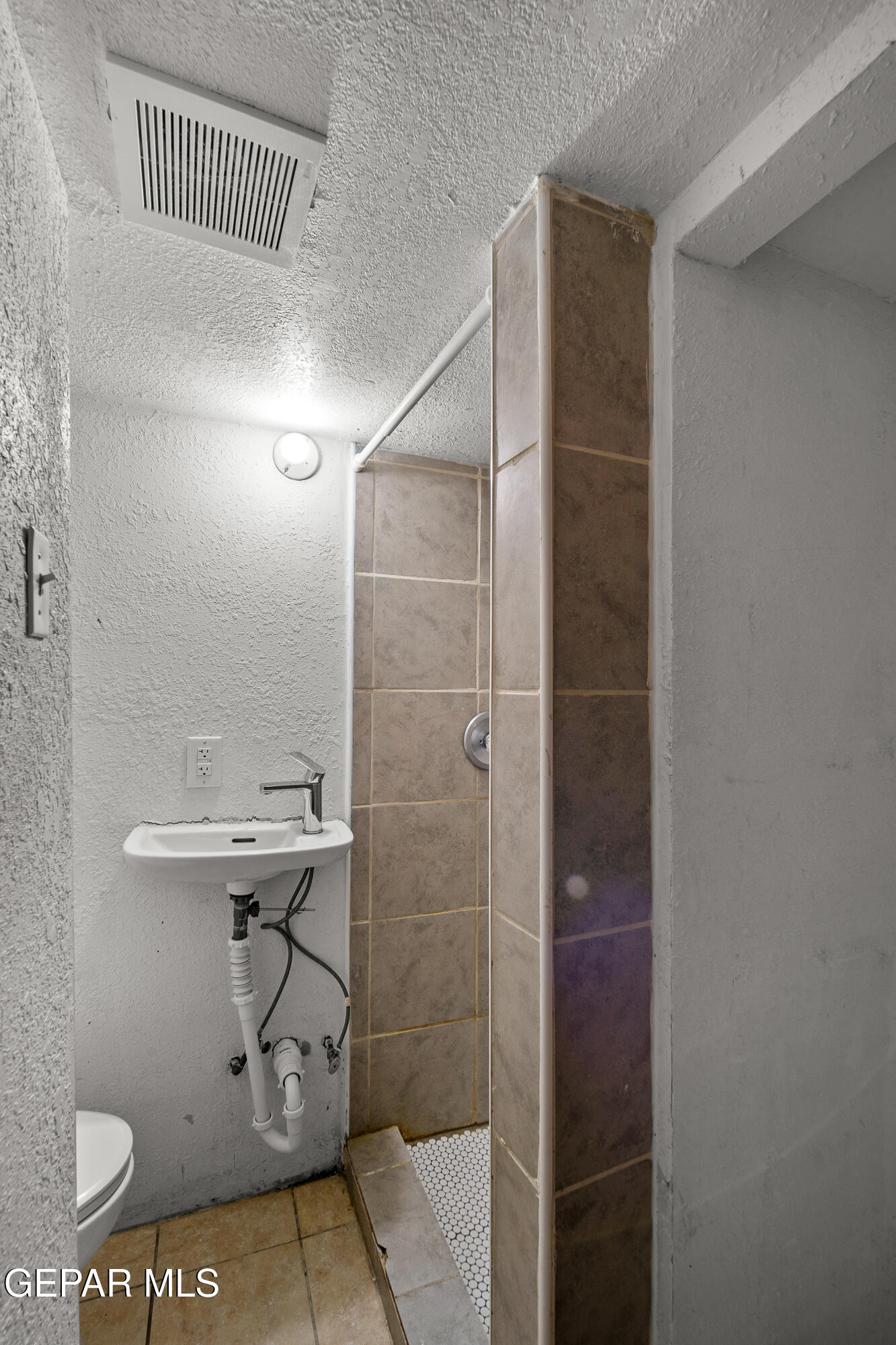 3315 E MISSOURI Avenue