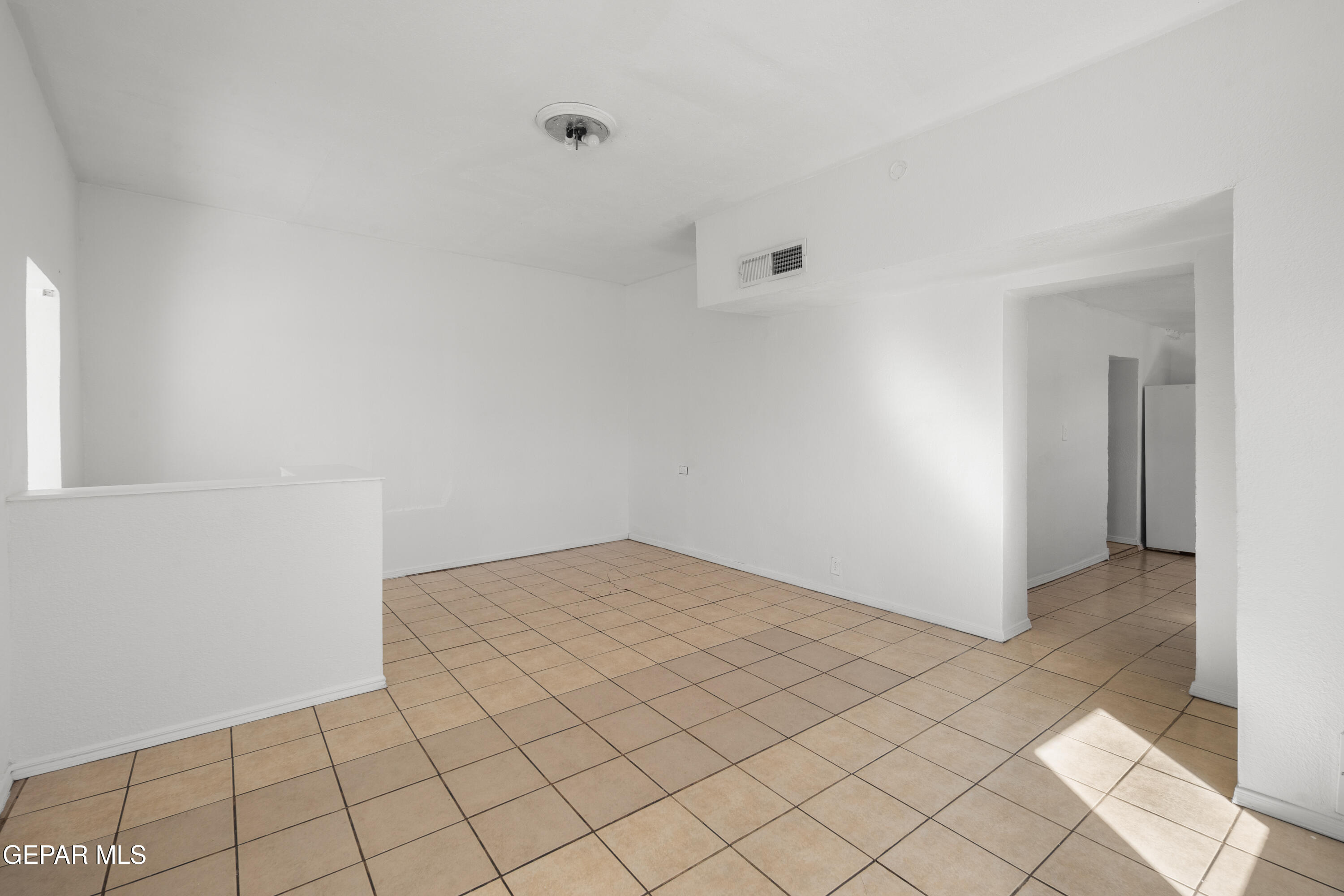 3315 E MISSOURI Avenue