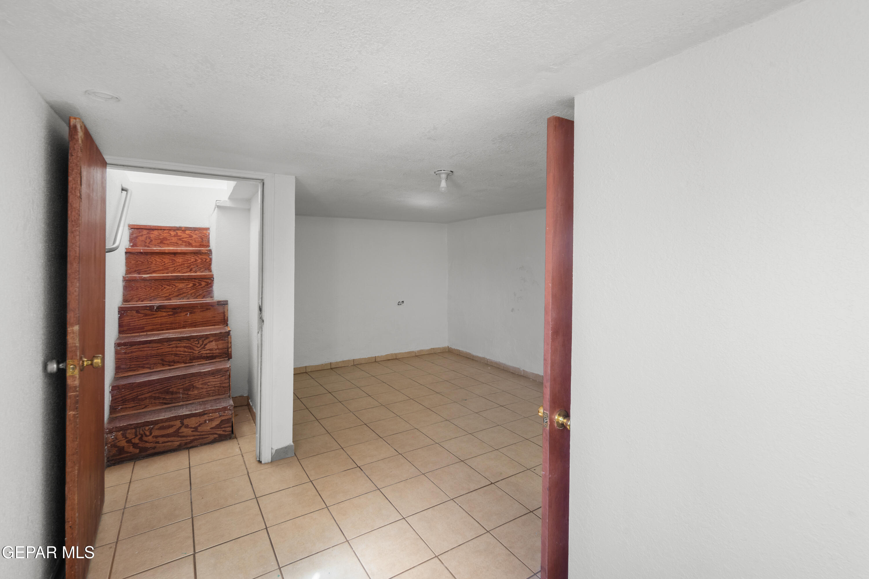 3315 E MISSOURI Avenue