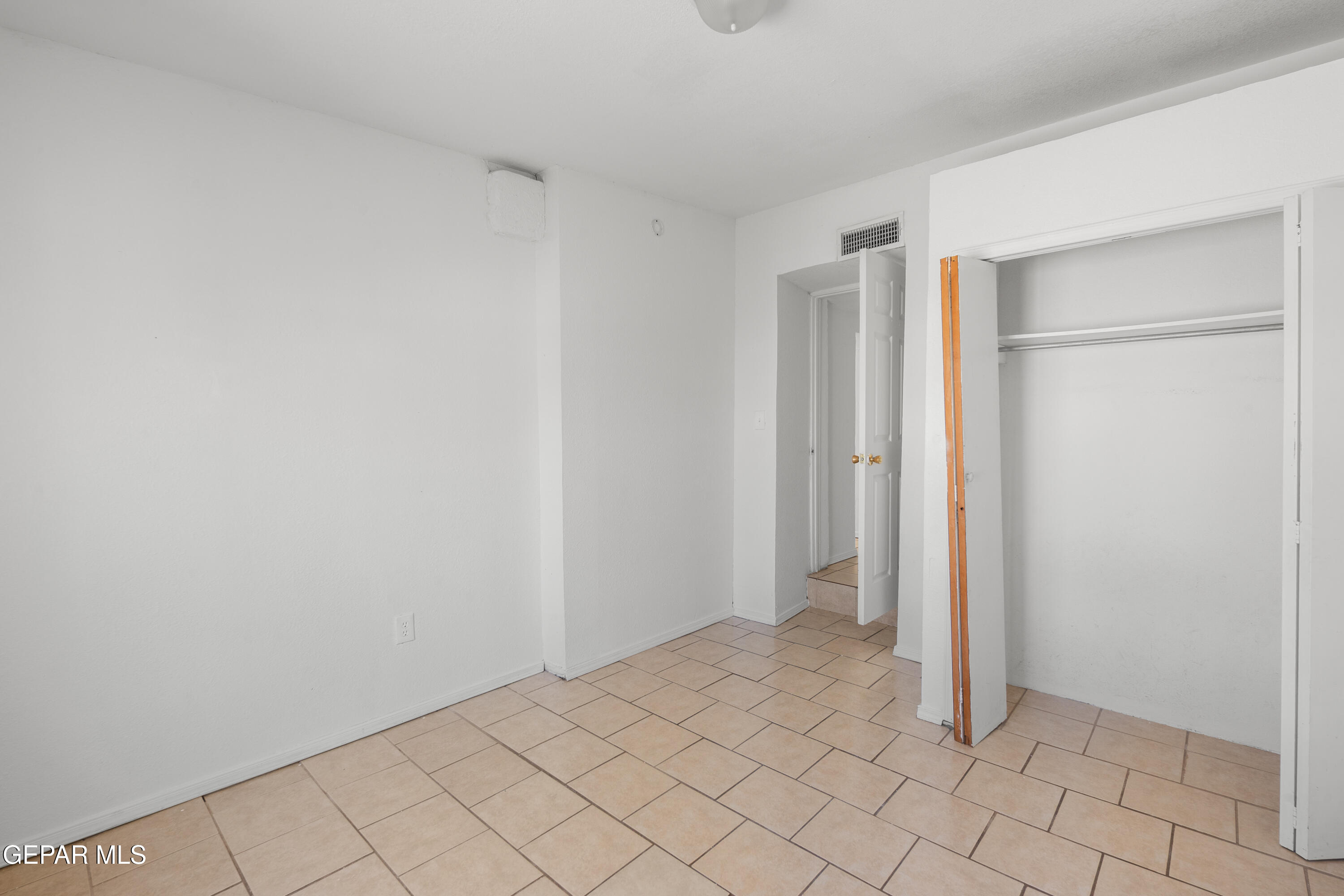 3315 E MISSOURI Avenue