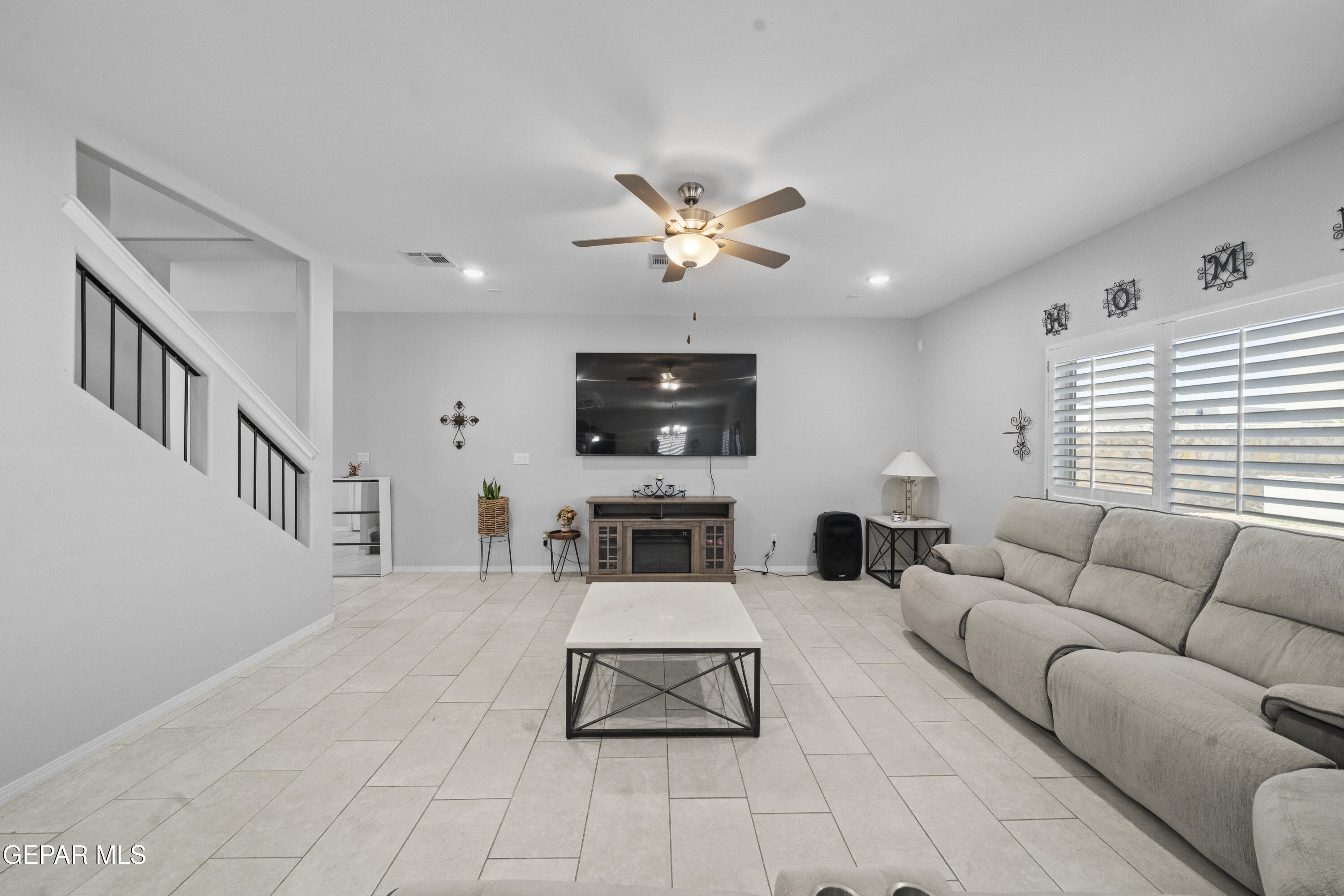 14633 CIAMBRIELLO Avenue