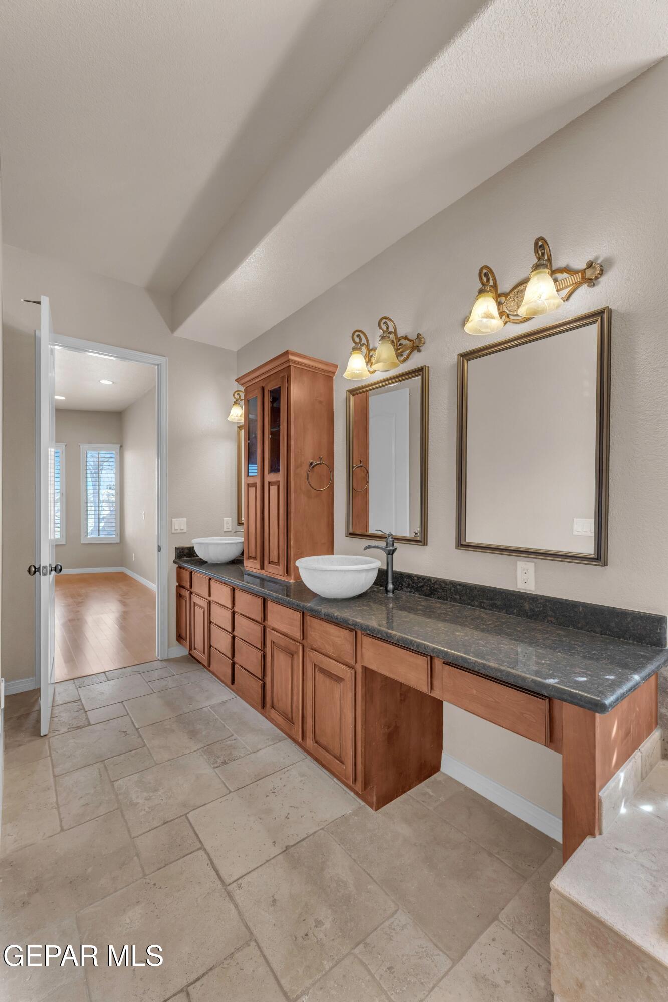 3336 TIERRA ALMA Lane