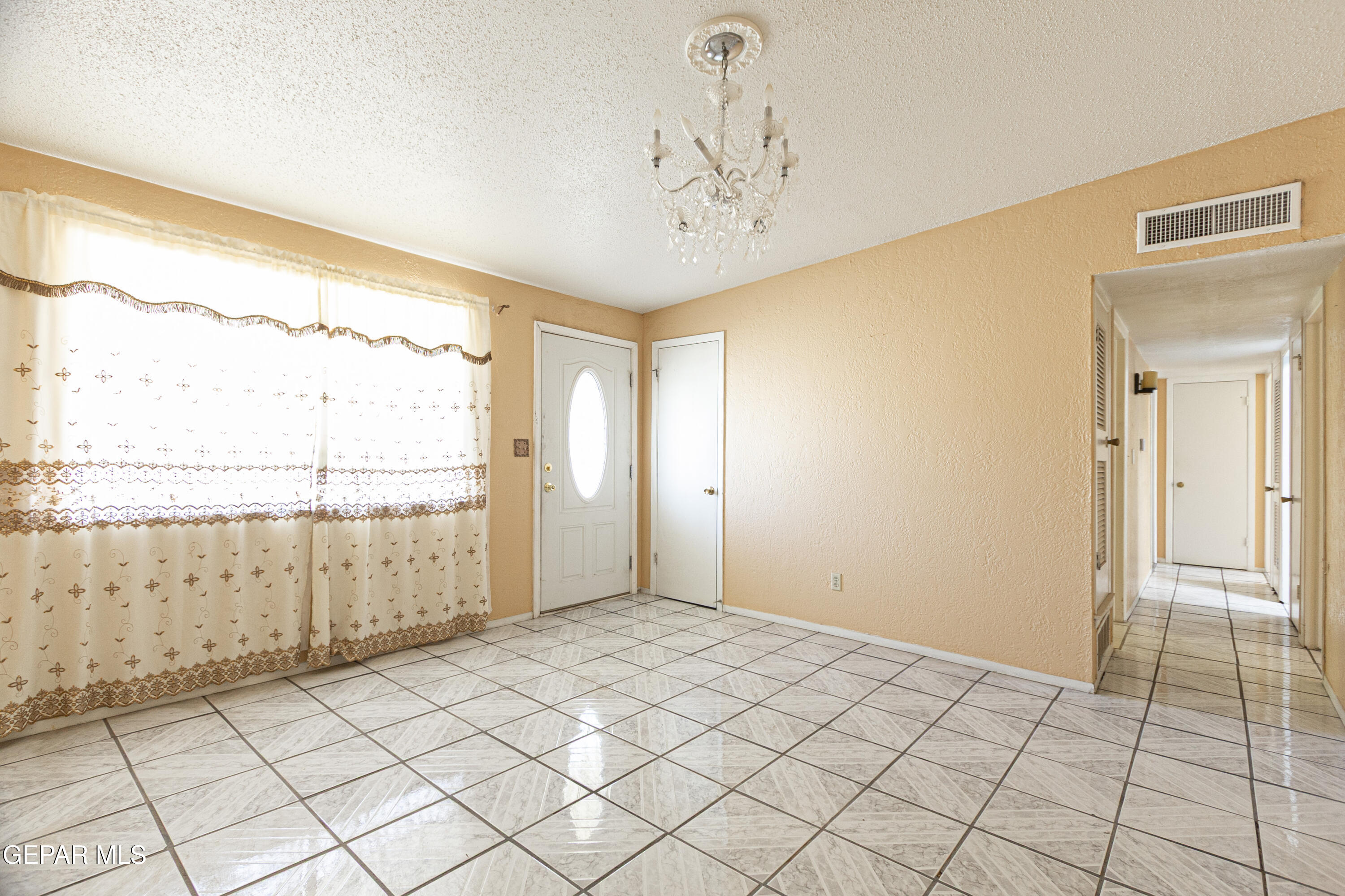 1008 KINGSWREATH Place