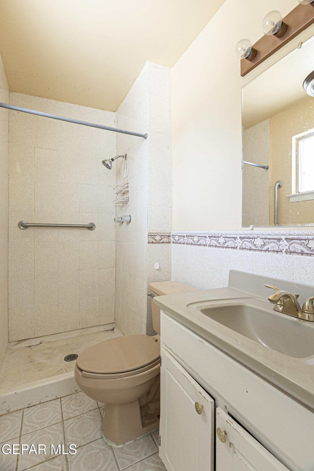 1008 KINGSWREATH Place