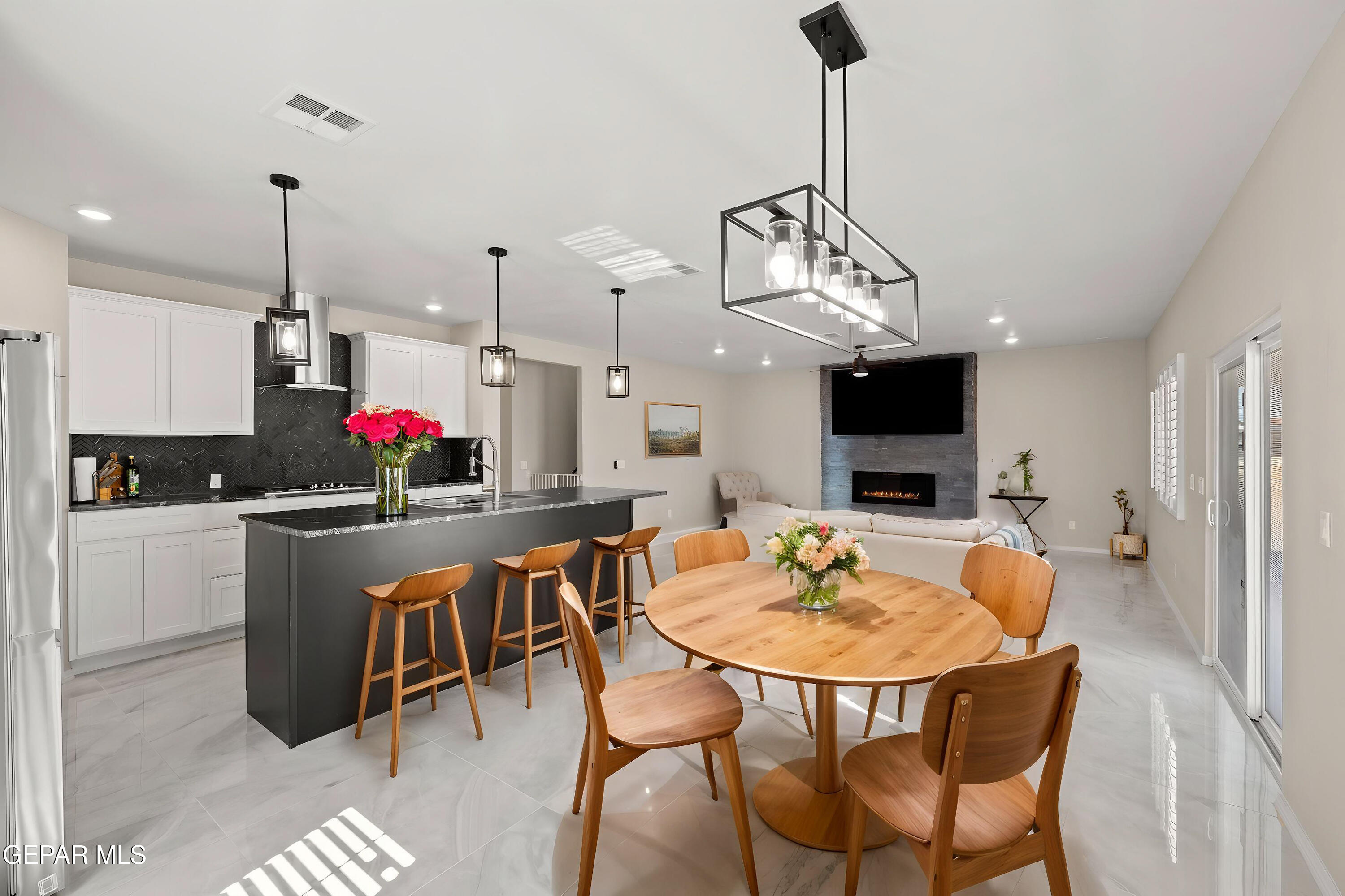 13913 Villa Vista Avenue