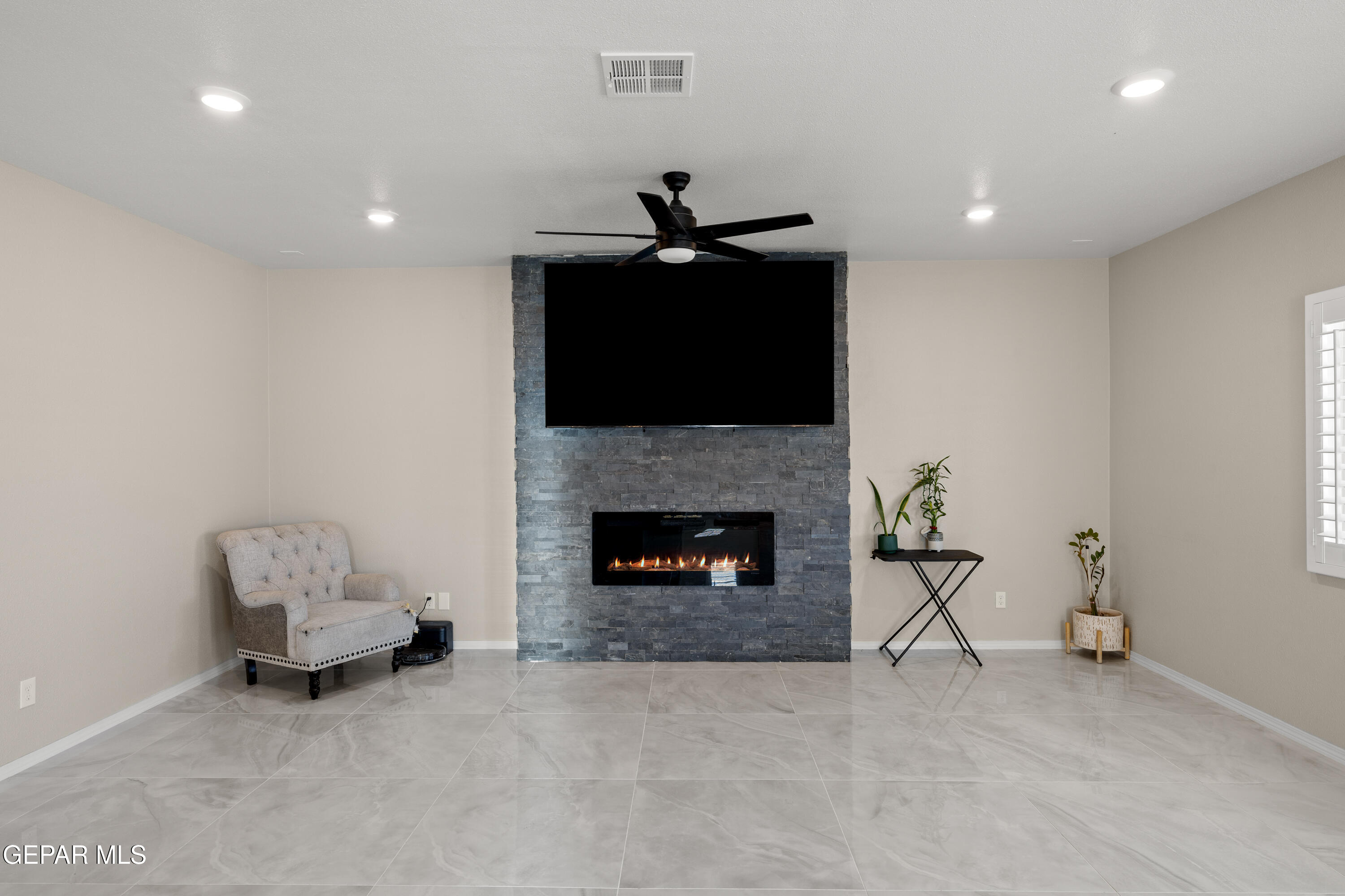 13913 Villa Vista Avenue