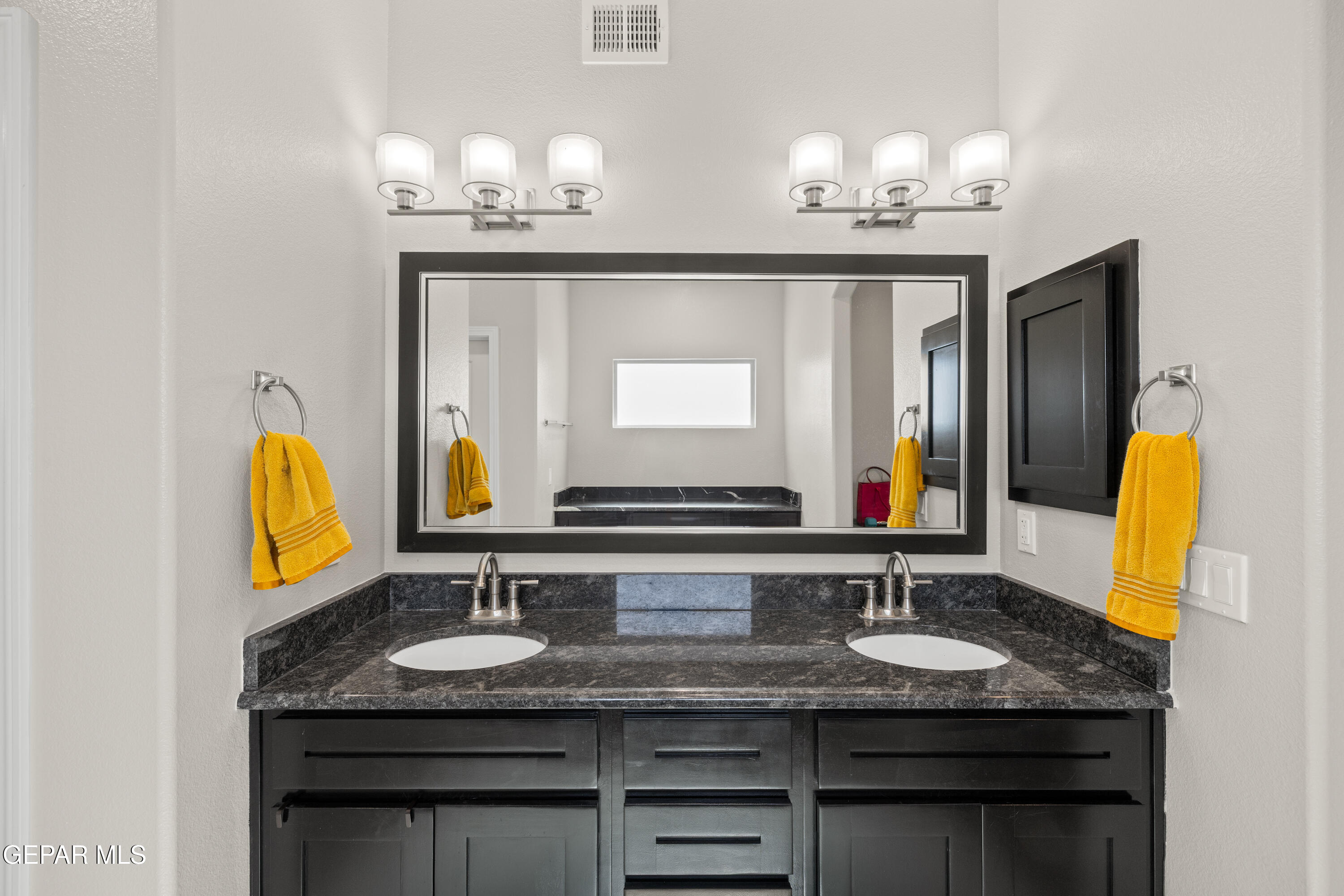 13913 Villa Vista Avenue