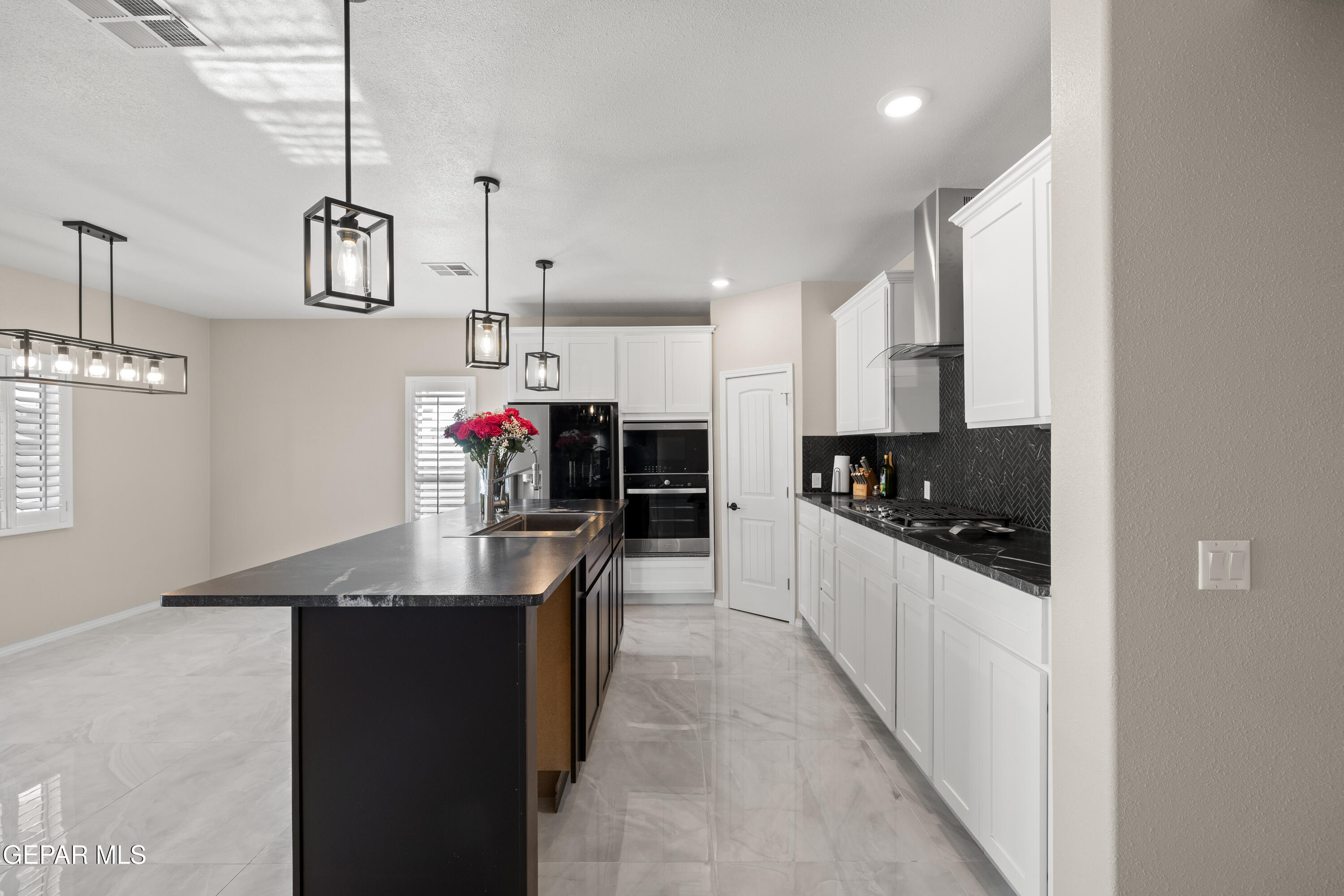 13913 Villa Vista Avenue