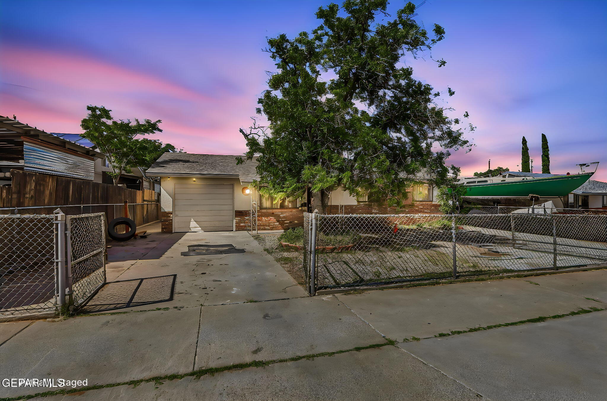 5021 ROYAL Drive