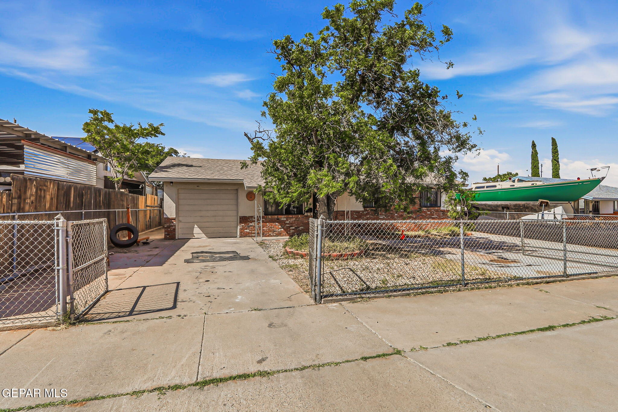 5021 ROYAL Drive
