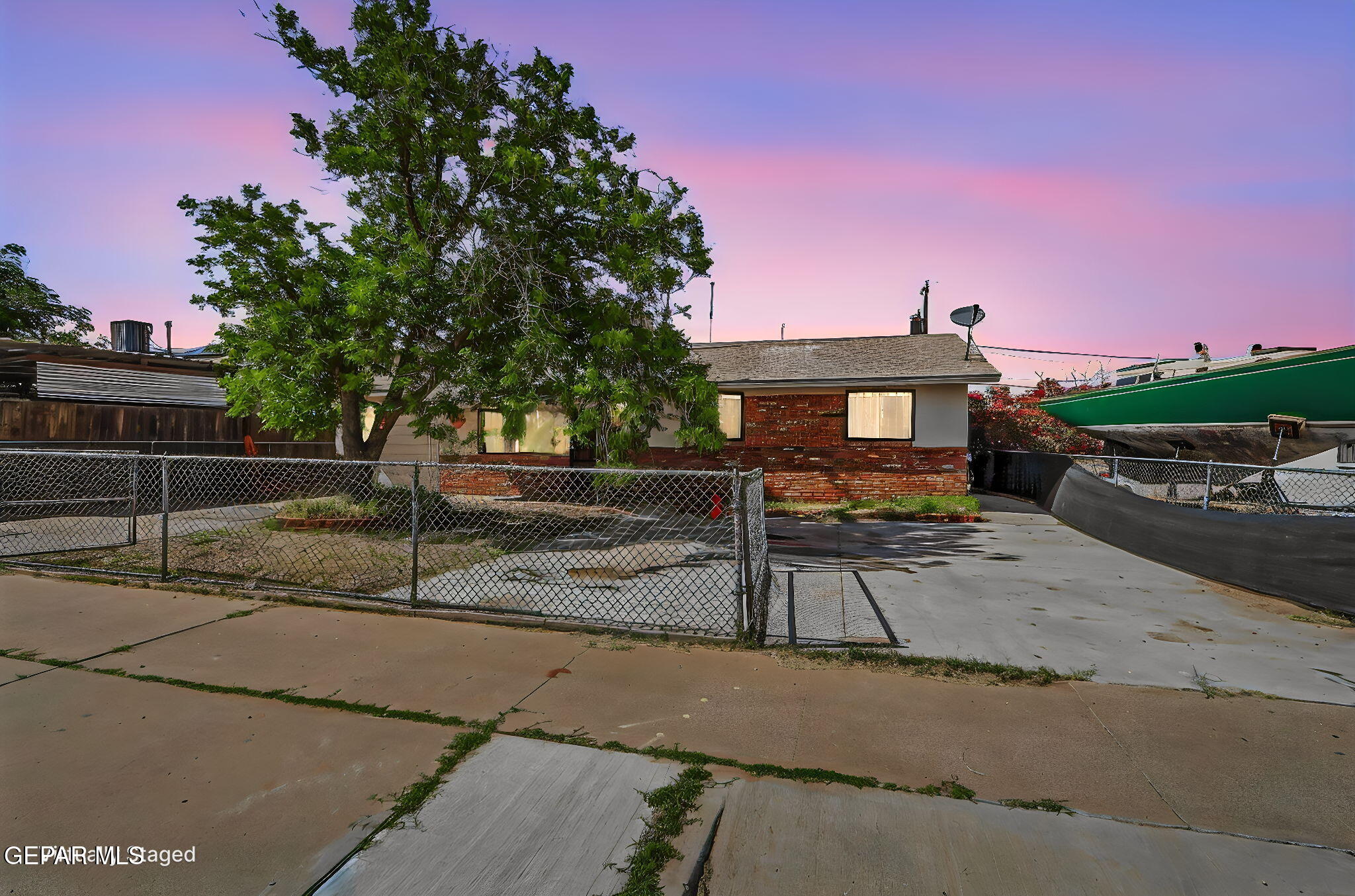 5021 ROYAL Drive