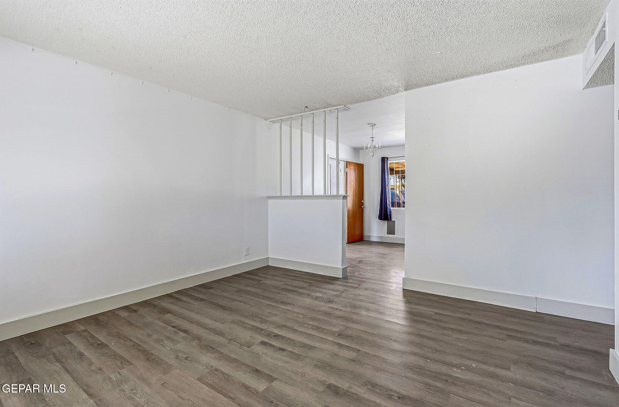 5021 ROYAL Drive