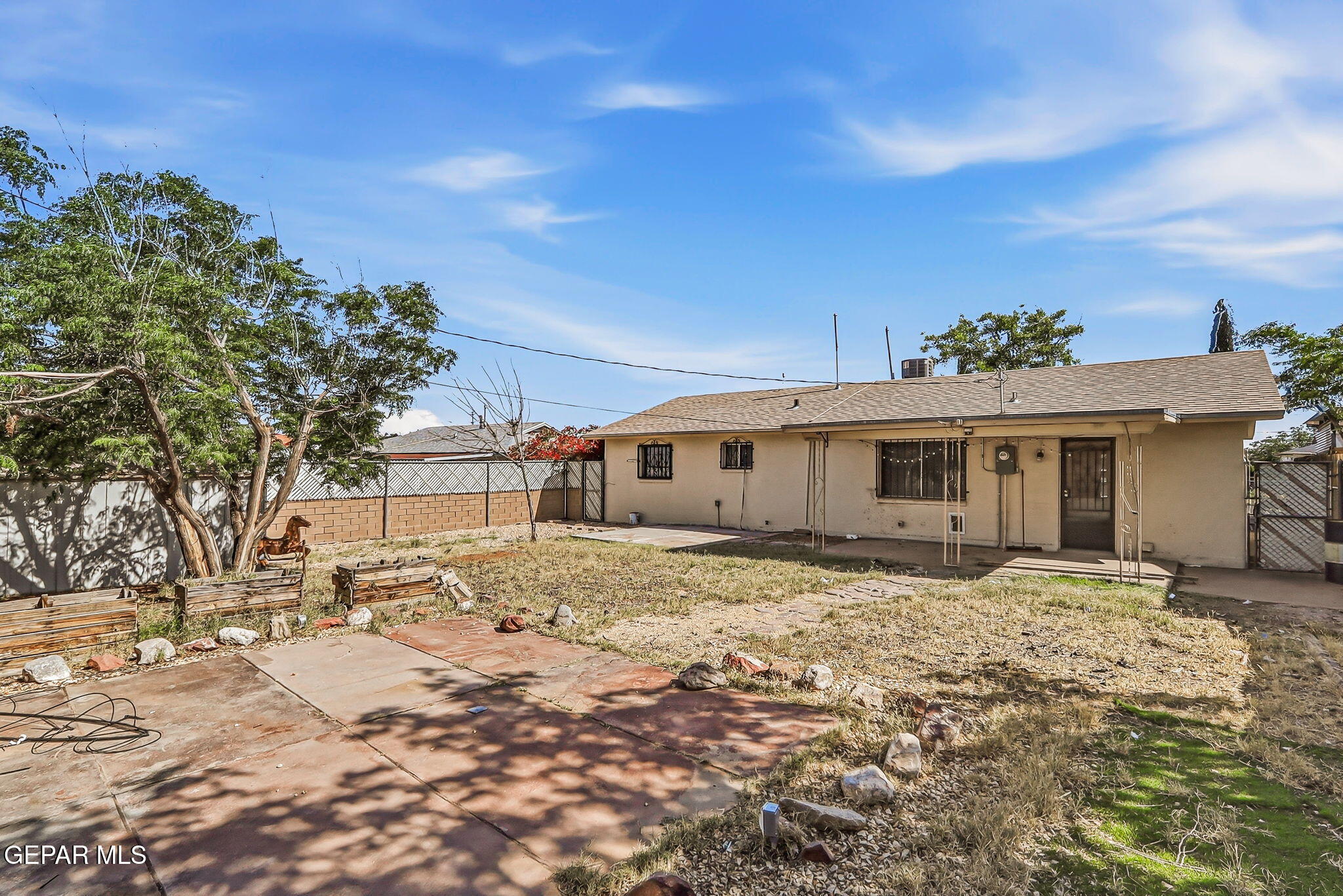 5021 ROYAL Drive