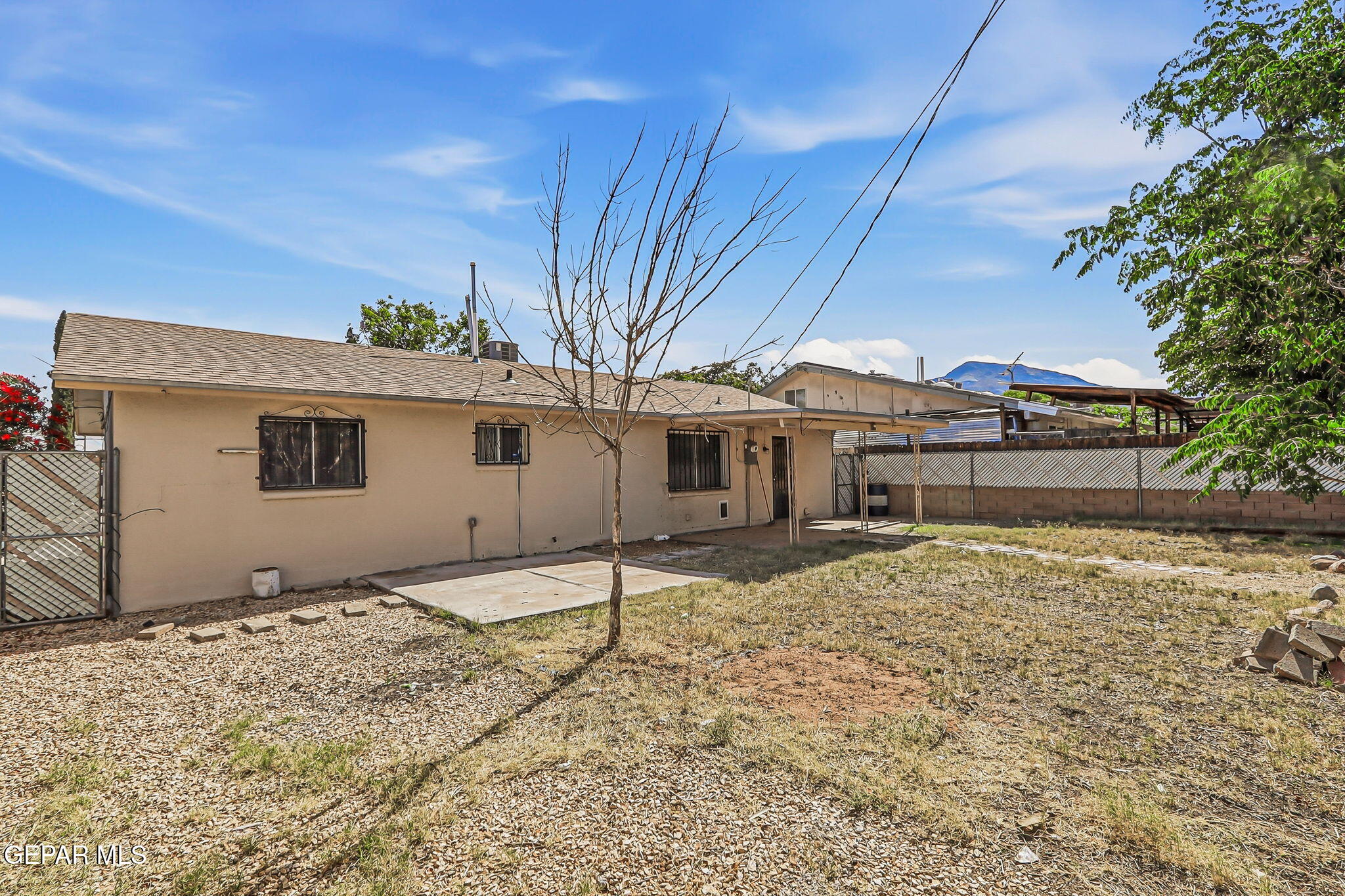 5021 ROYAL Drive