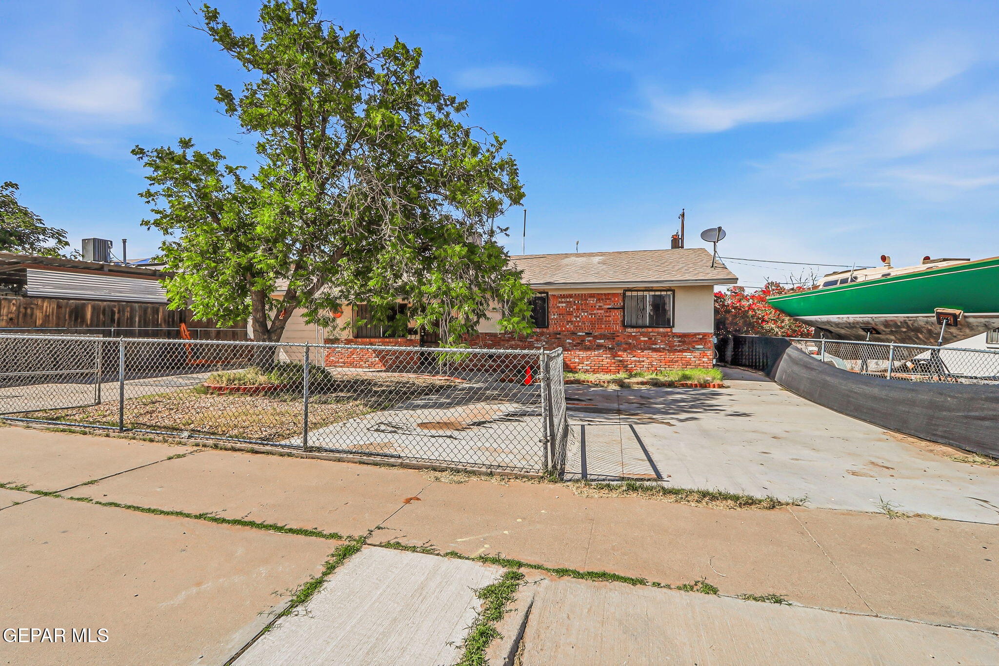 5021 ROYAL Drive