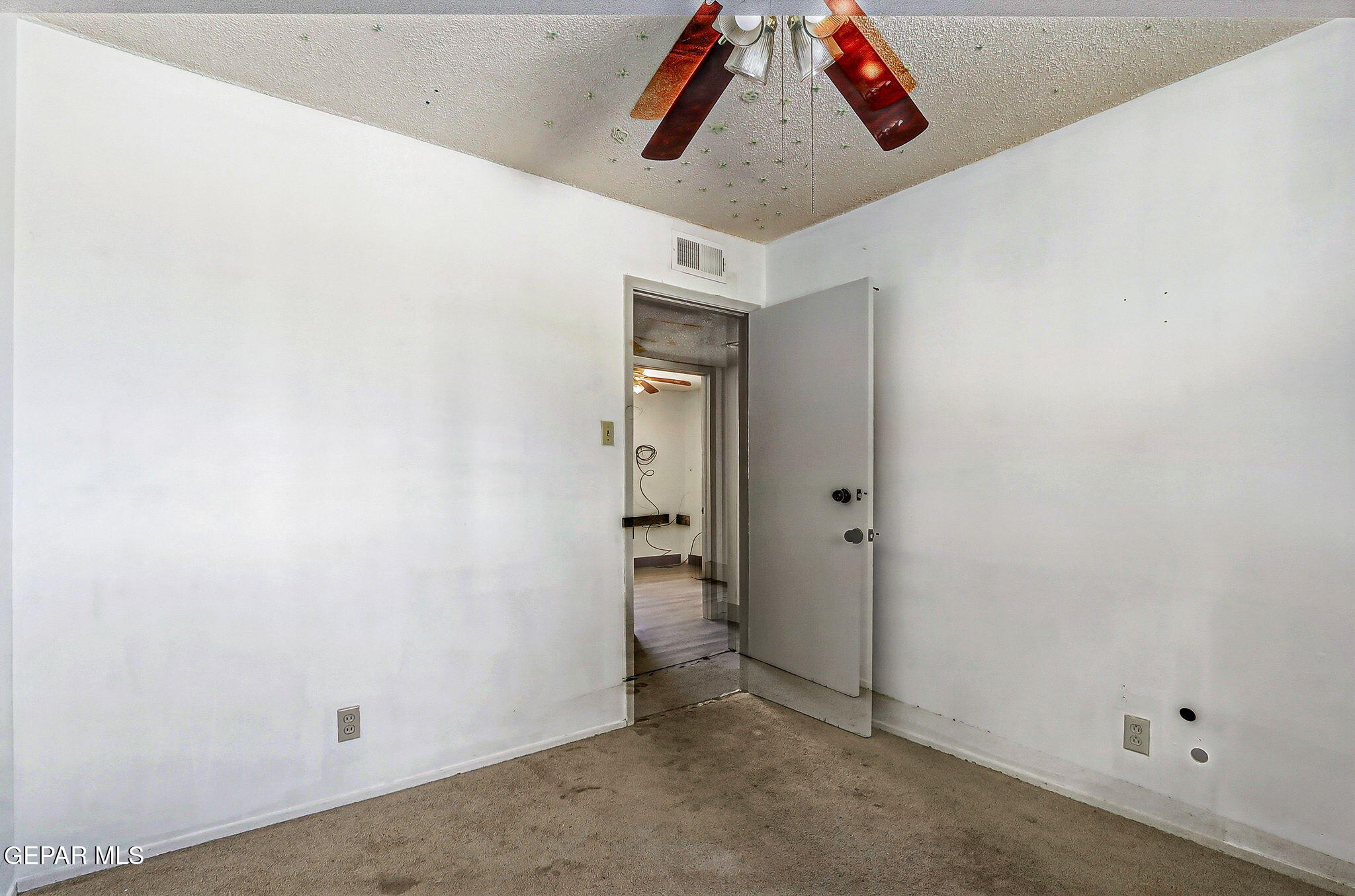 5021 ROYAL Drive