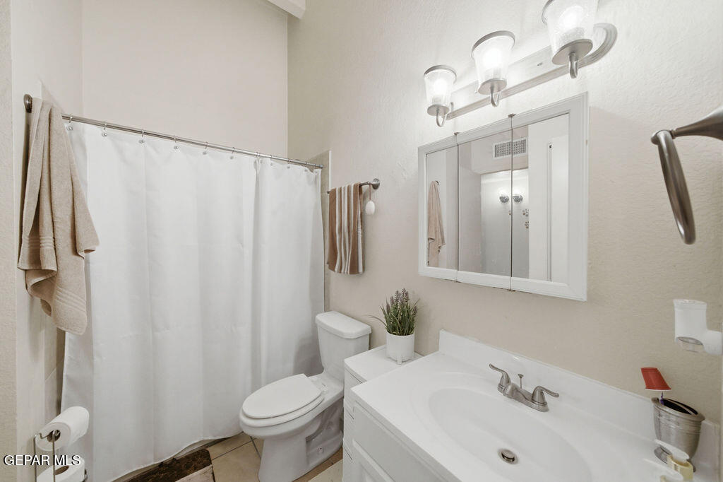 2701 RED SAILS Drive AD