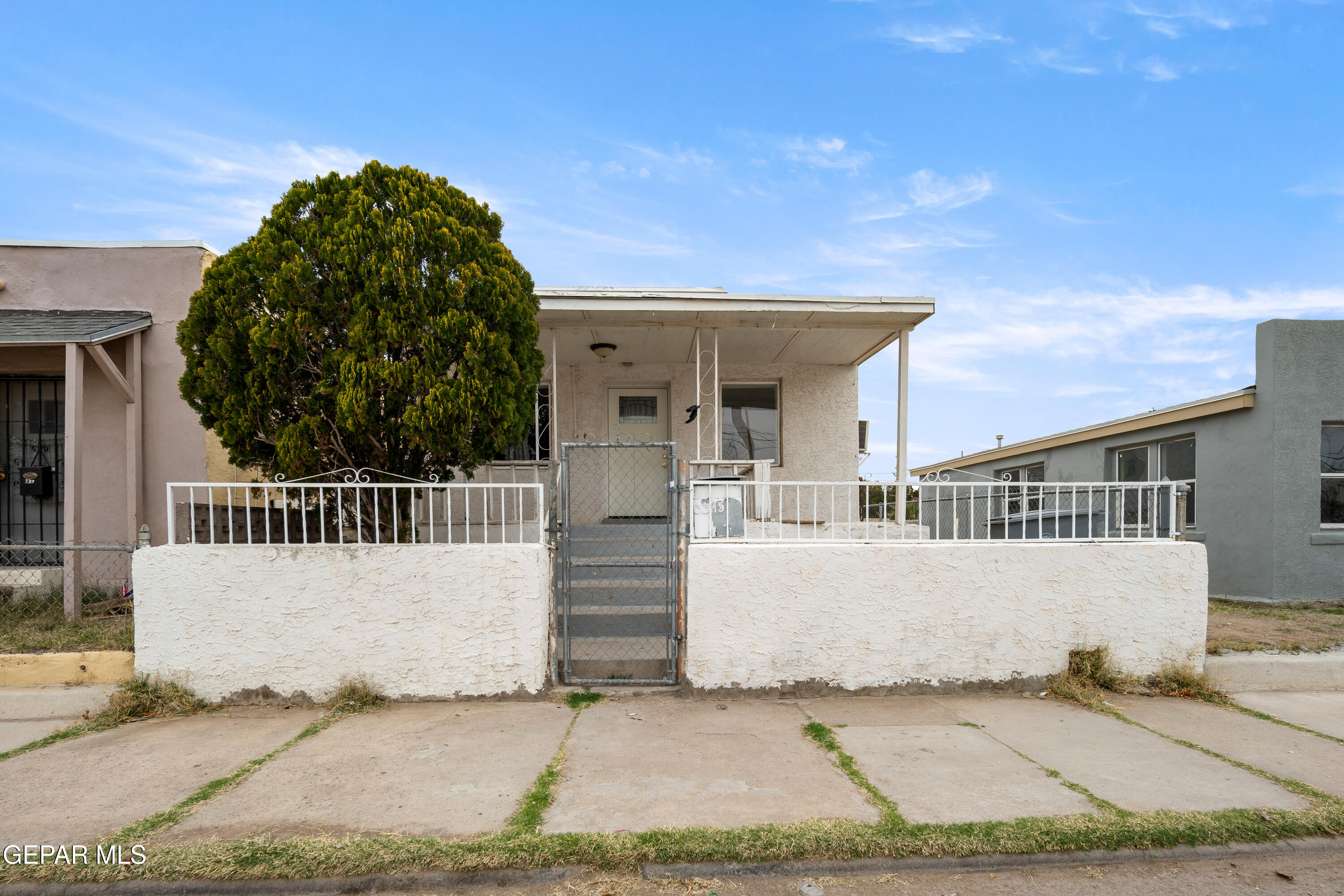 3315 E MISSOURI Avenue
