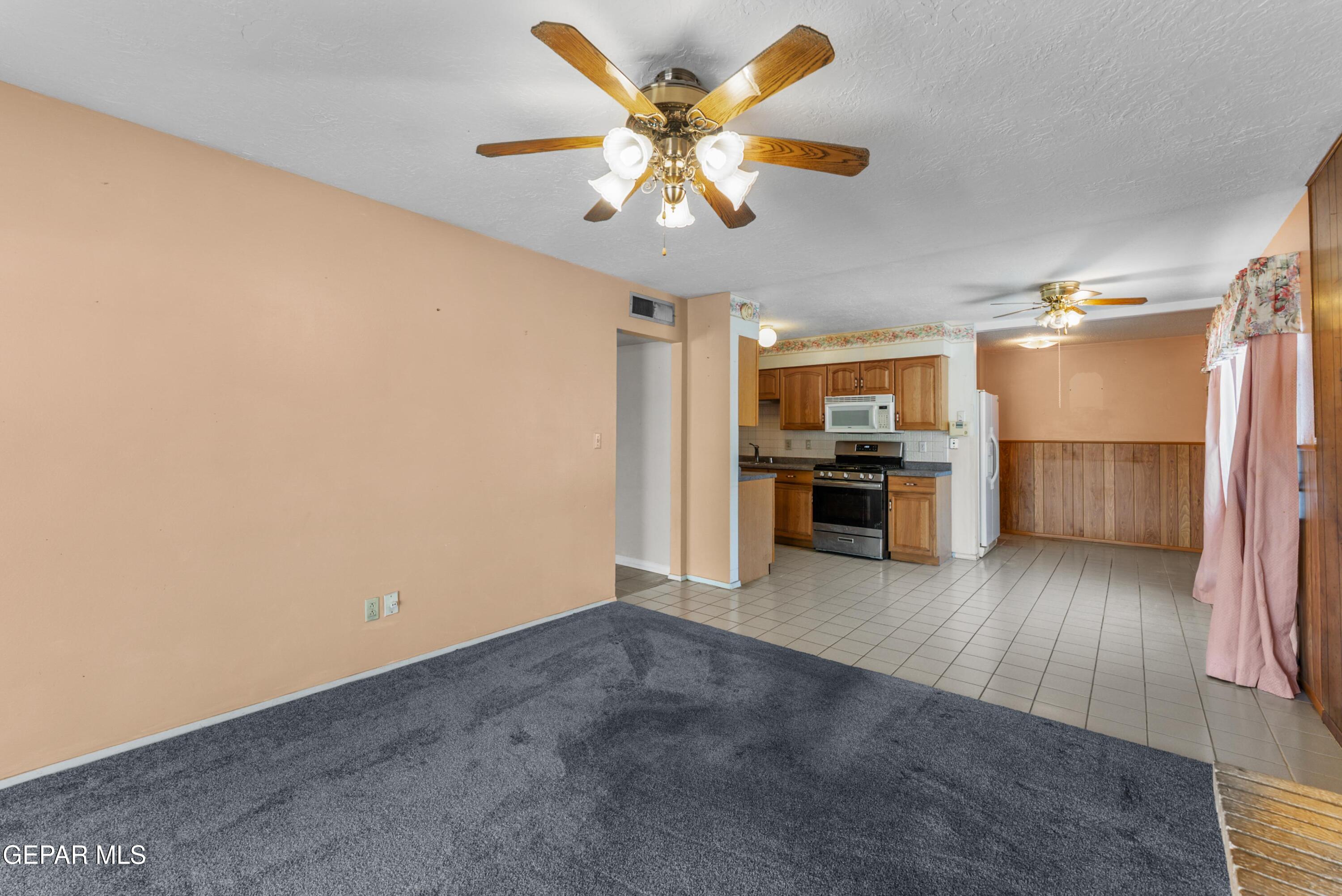 4749 TUMBLEWEED Avenue
