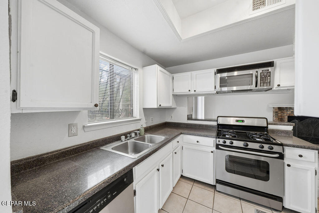 848 CLOUDBURST Drive