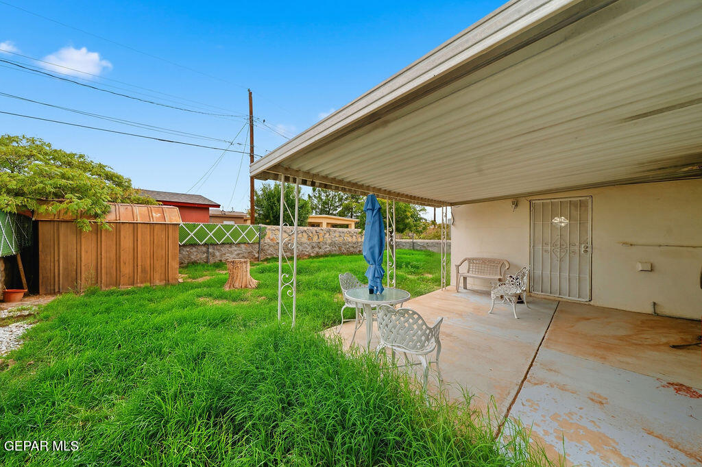 8915 CROSSON Circle