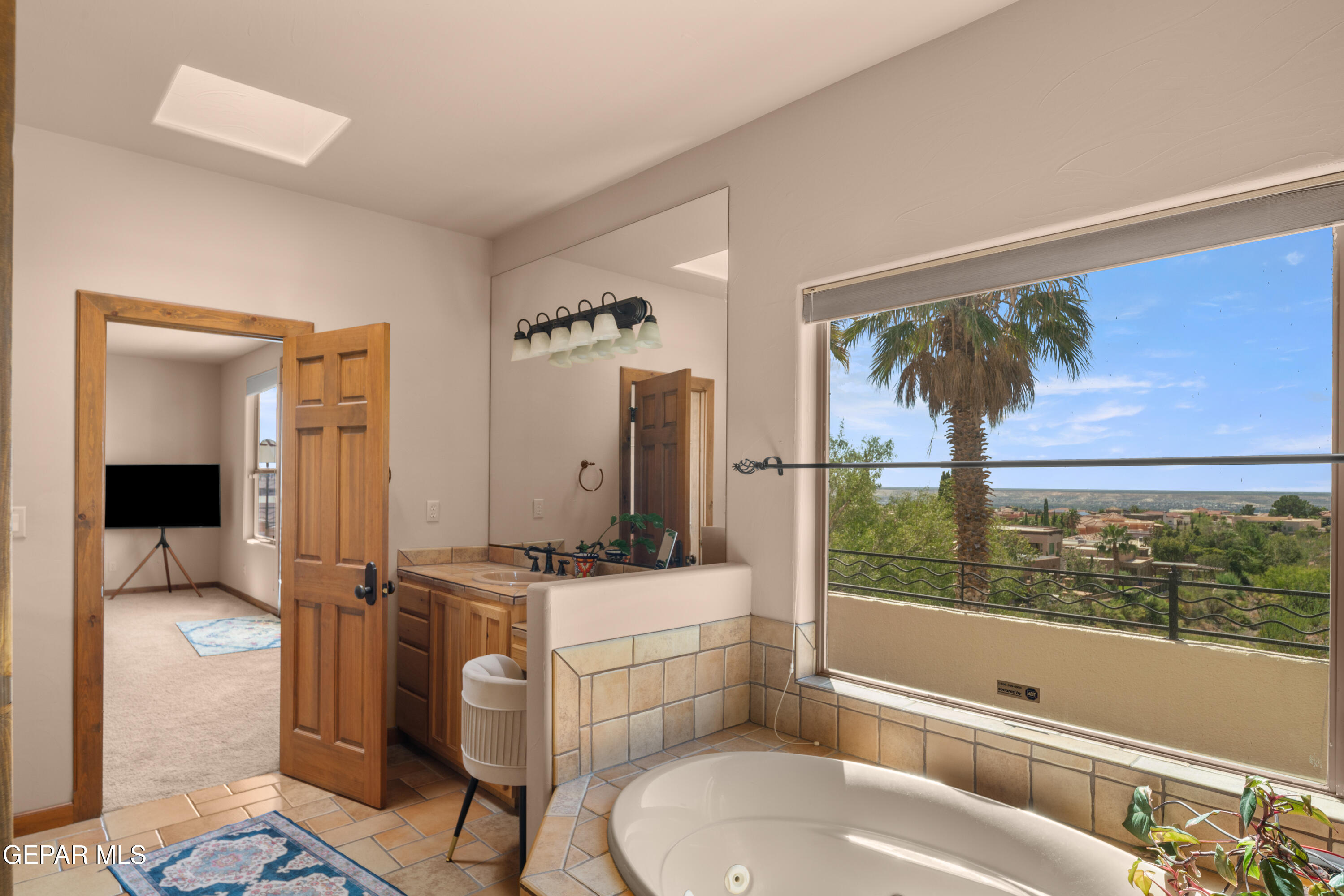 1142 CALLE PARQUE Drive