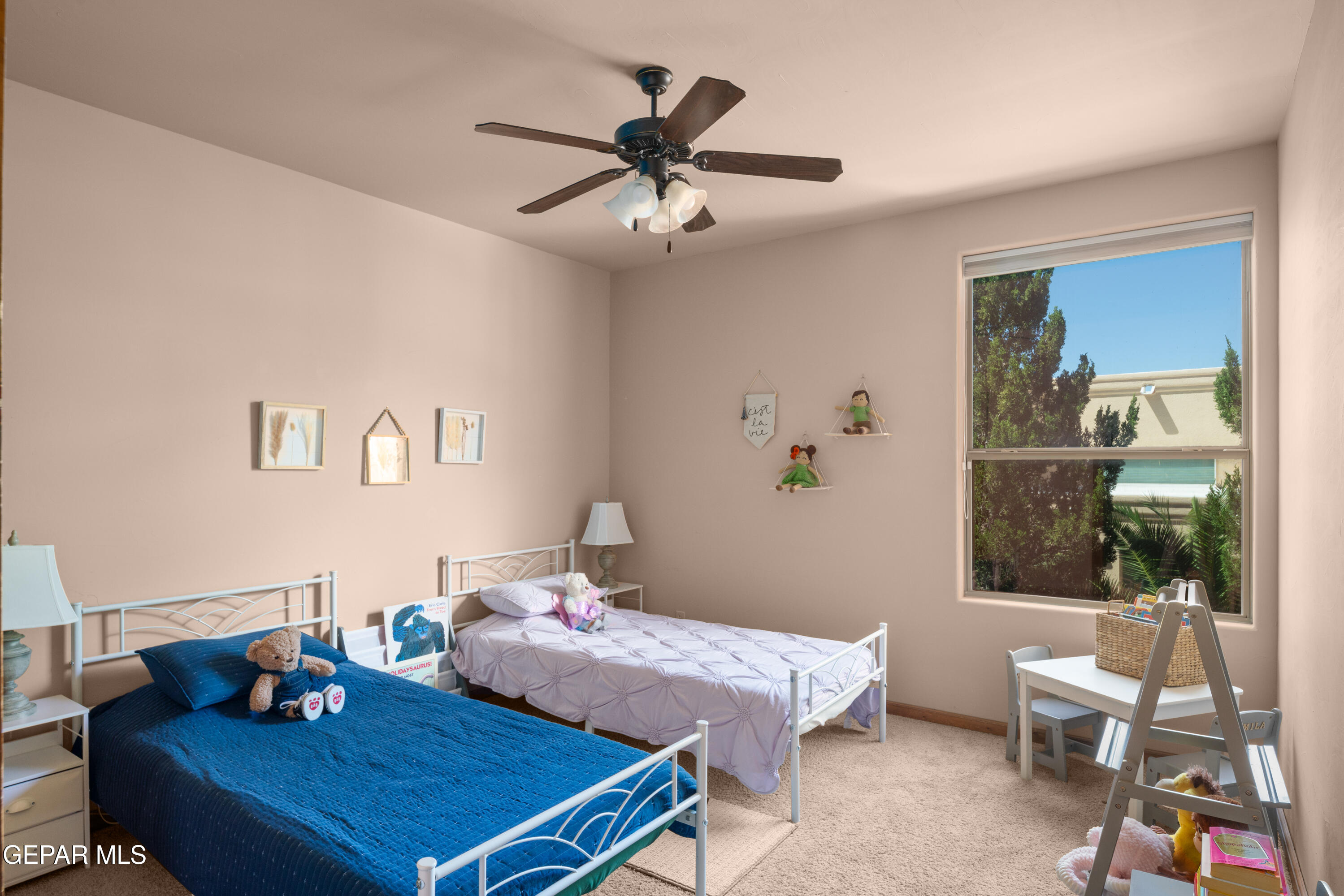 1142 CALLE PARQUE Drive