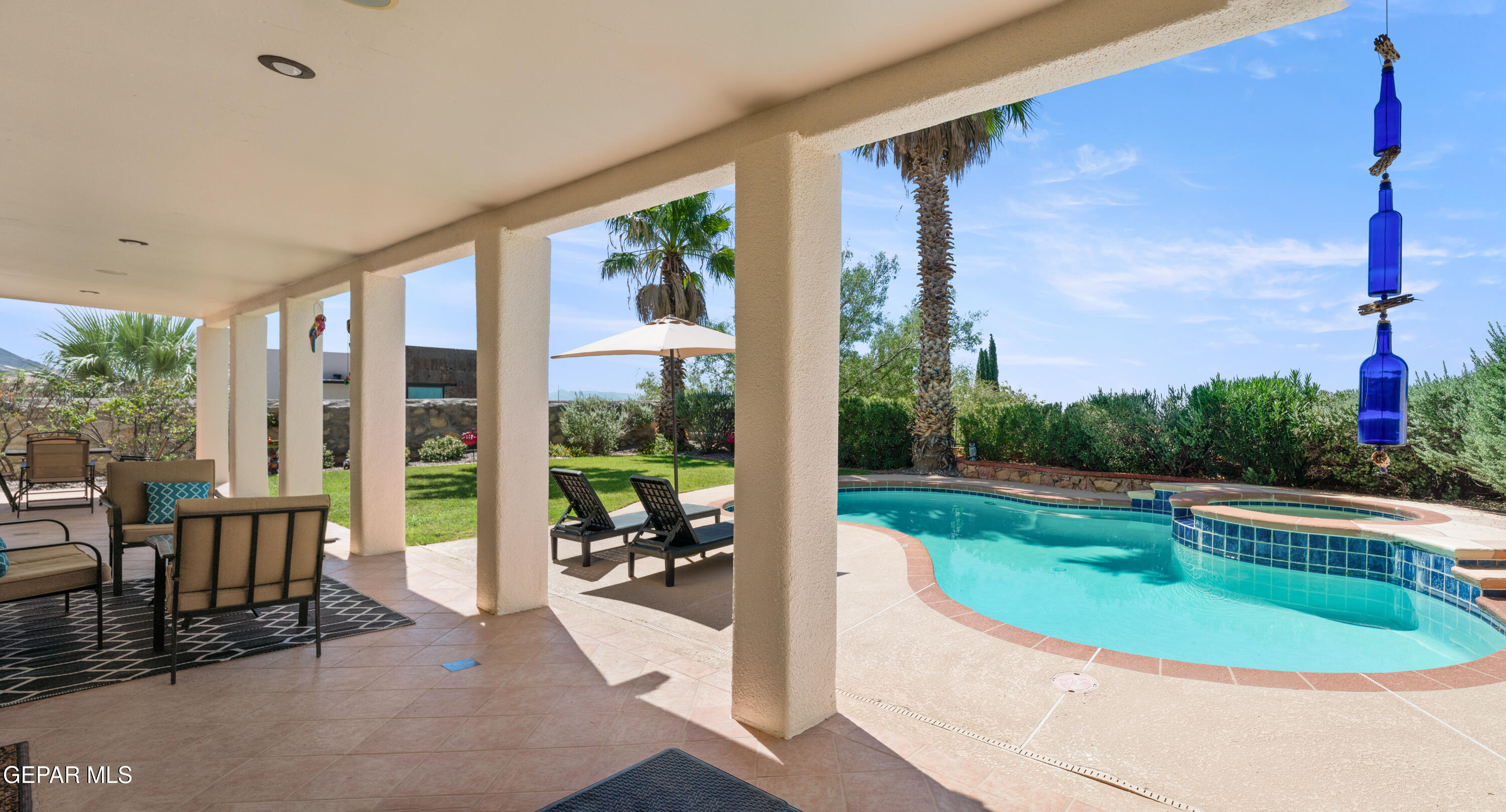 1142 CALLE PARQUE Drive
