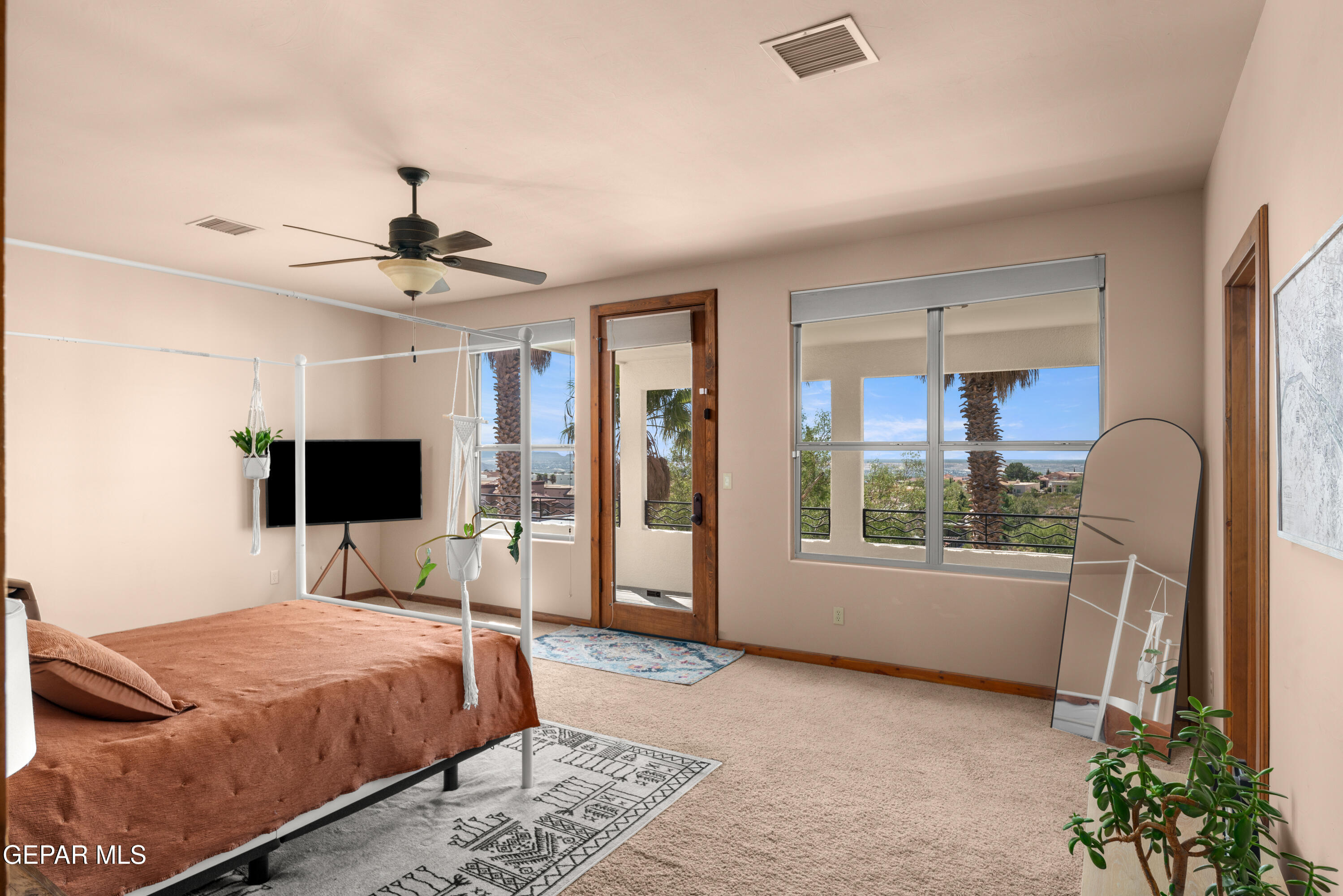 1142 CALLE PARQUE Drive