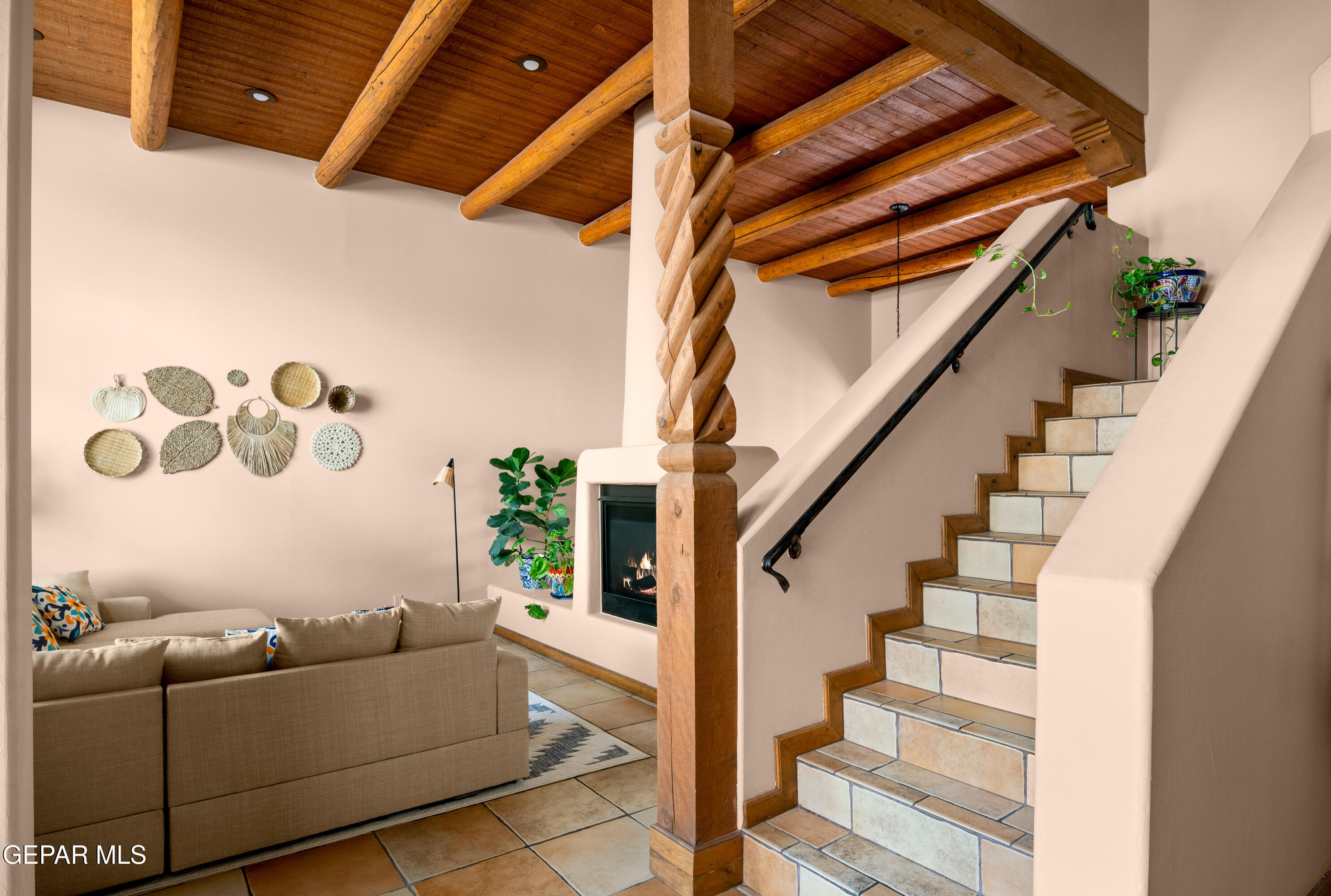 1142 CALLE PARQUE Drive