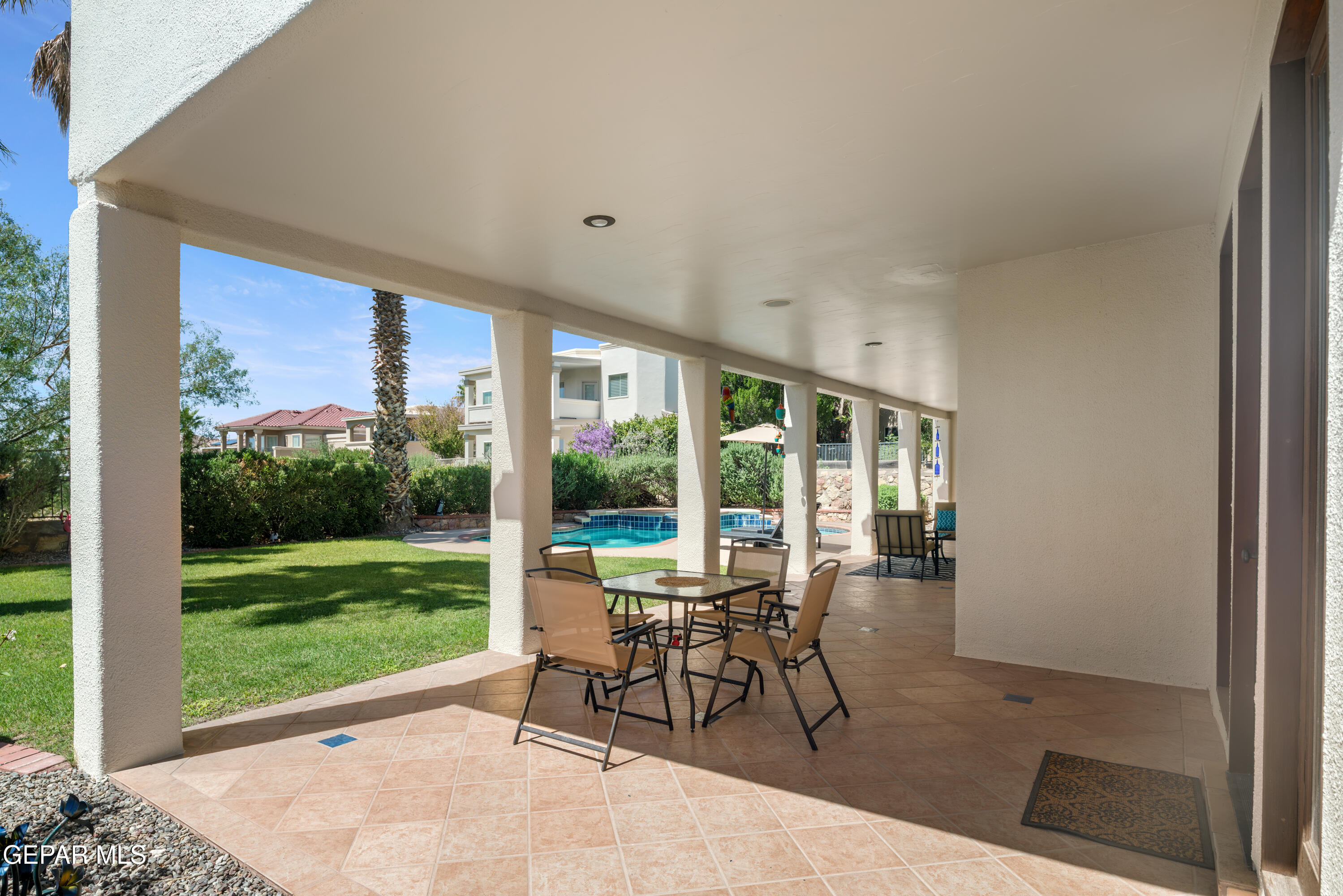 1142 CALLE PARQUE Drive