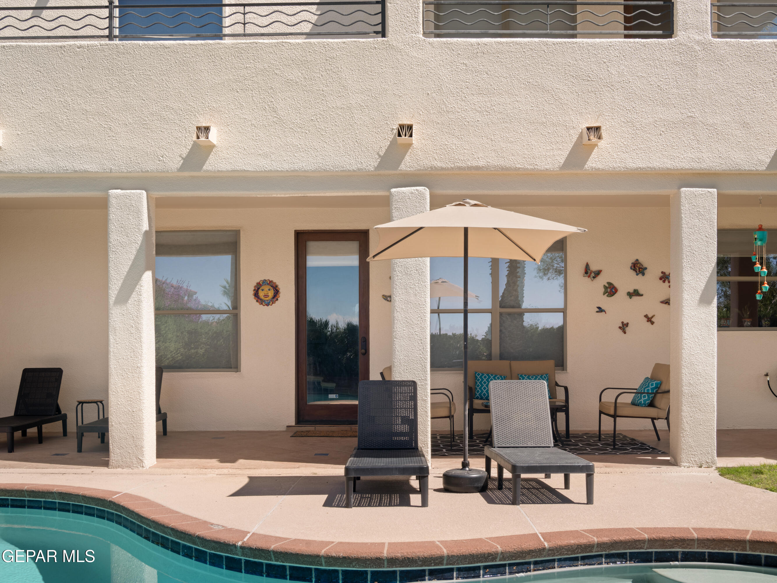 1142 CALLE PARQUE Drive