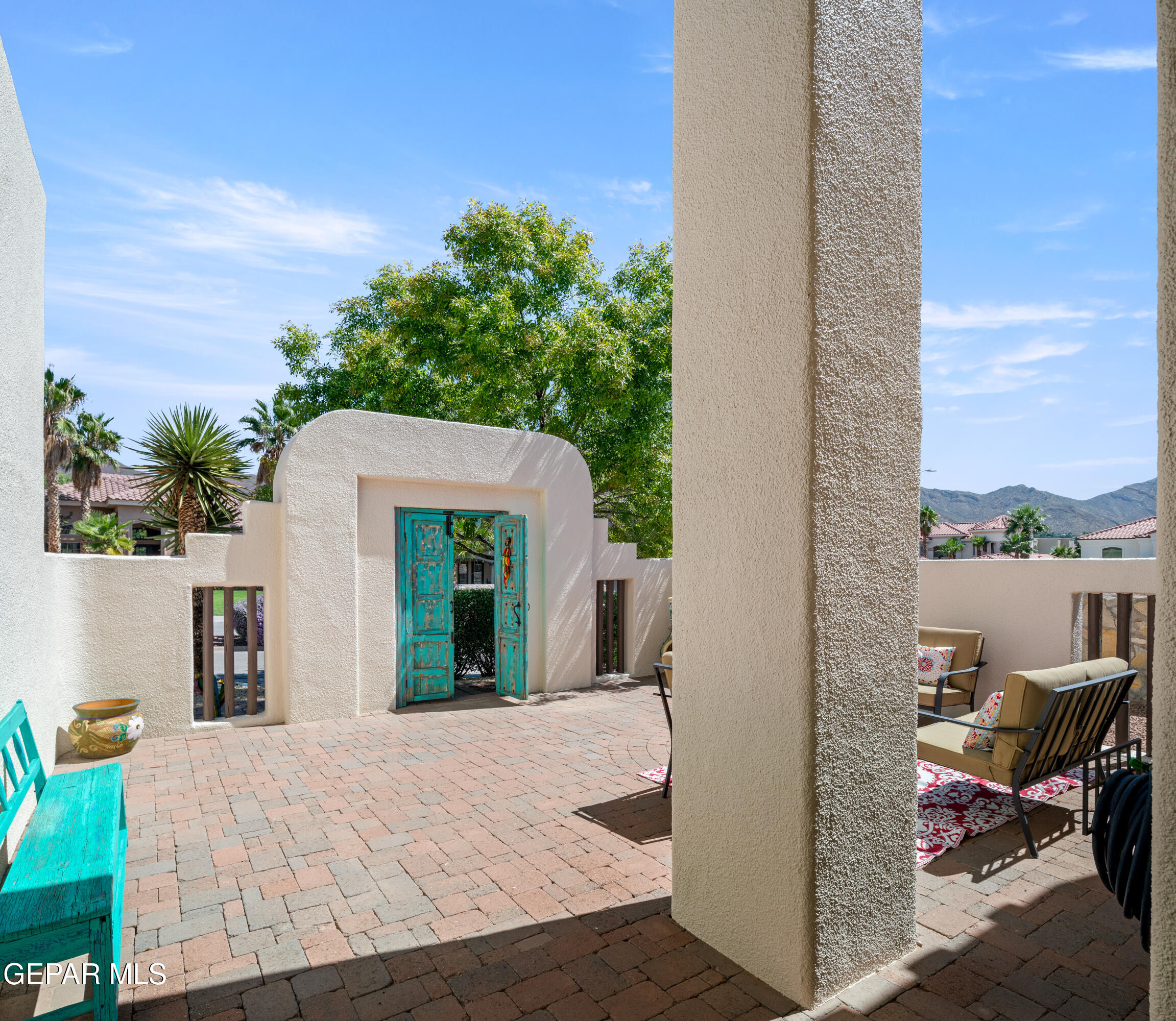 1142 CALLE PARQUE Drive